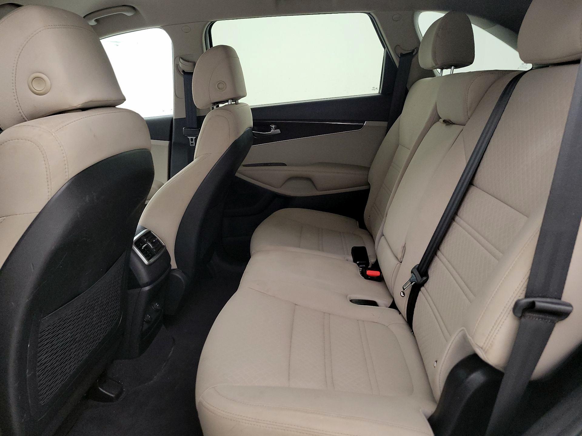 Thumbnail: 2017 Kia Sorento - 17