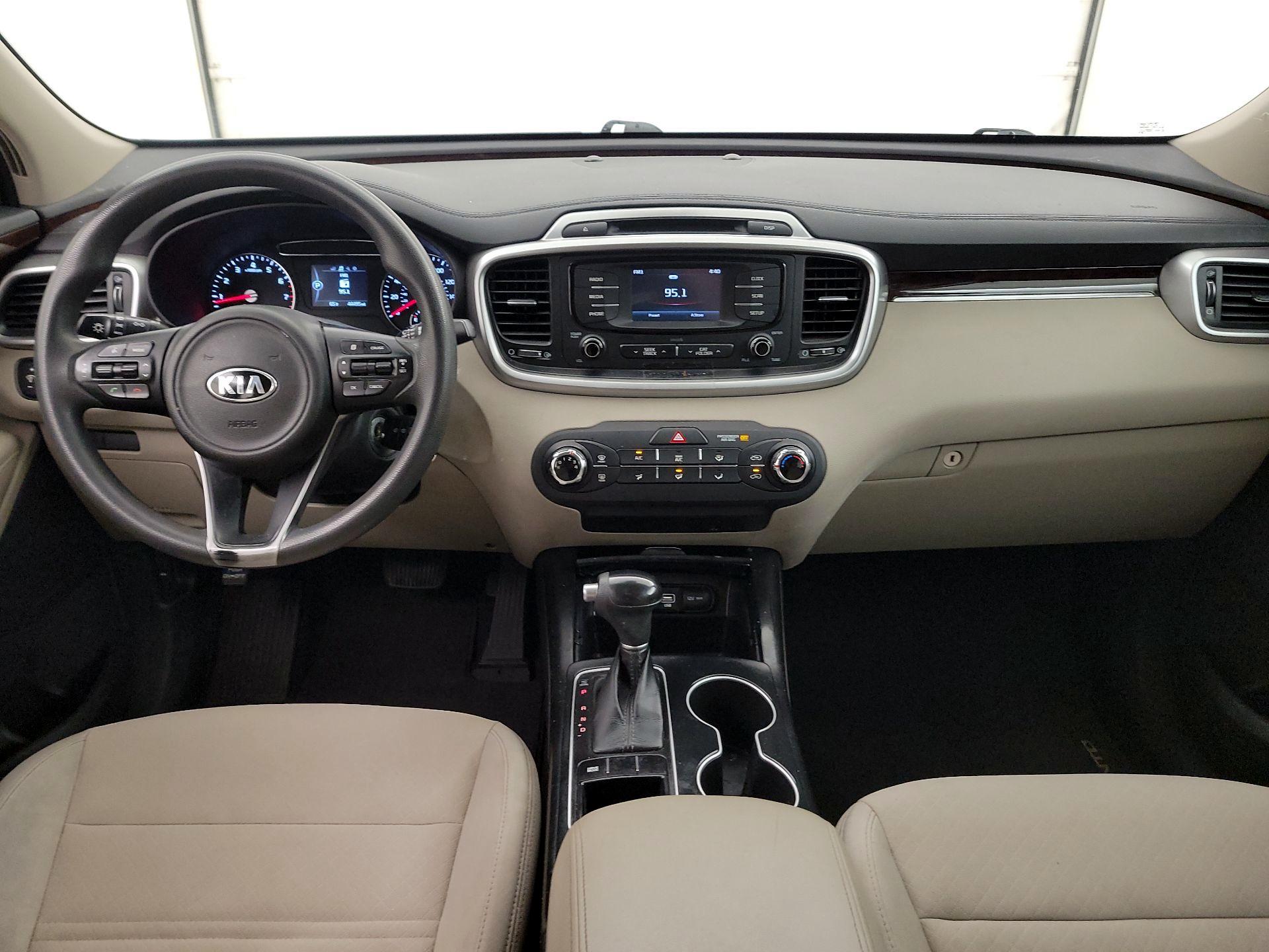 Thumbnail: 2017 Kia Sorento - 8