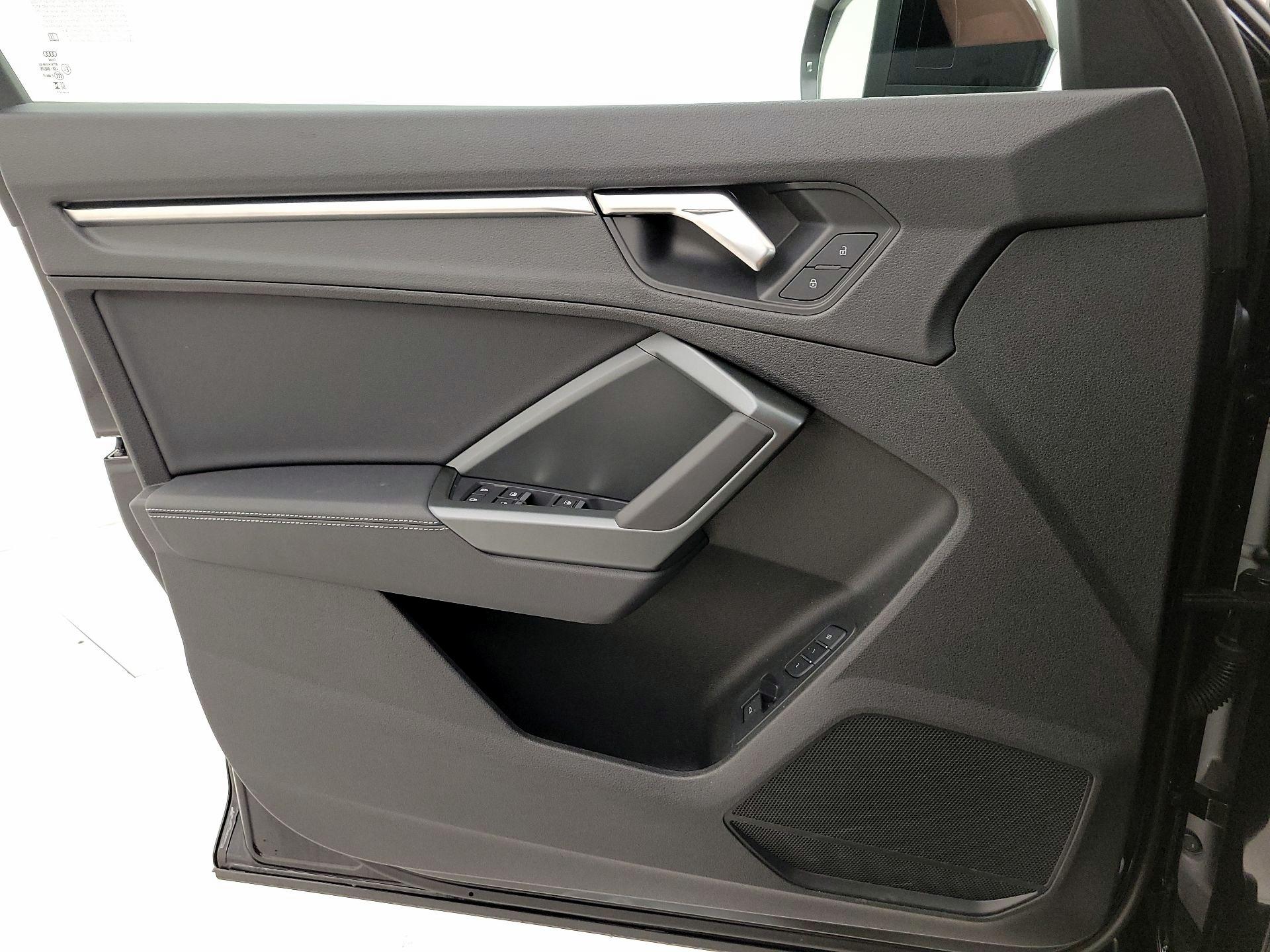 Thumbnail: 2025 Audi Q3 - 10