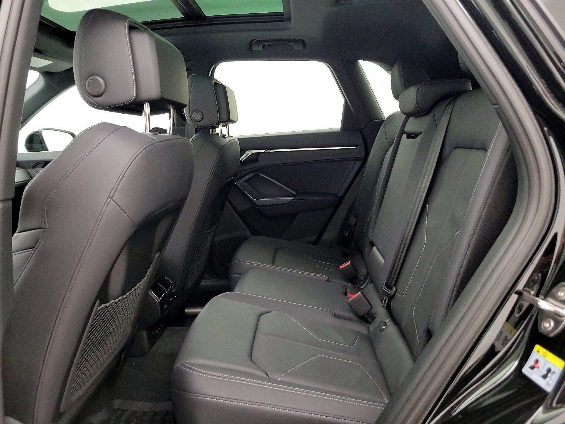 Thumbnail: 2025 Audi Q3 - 17