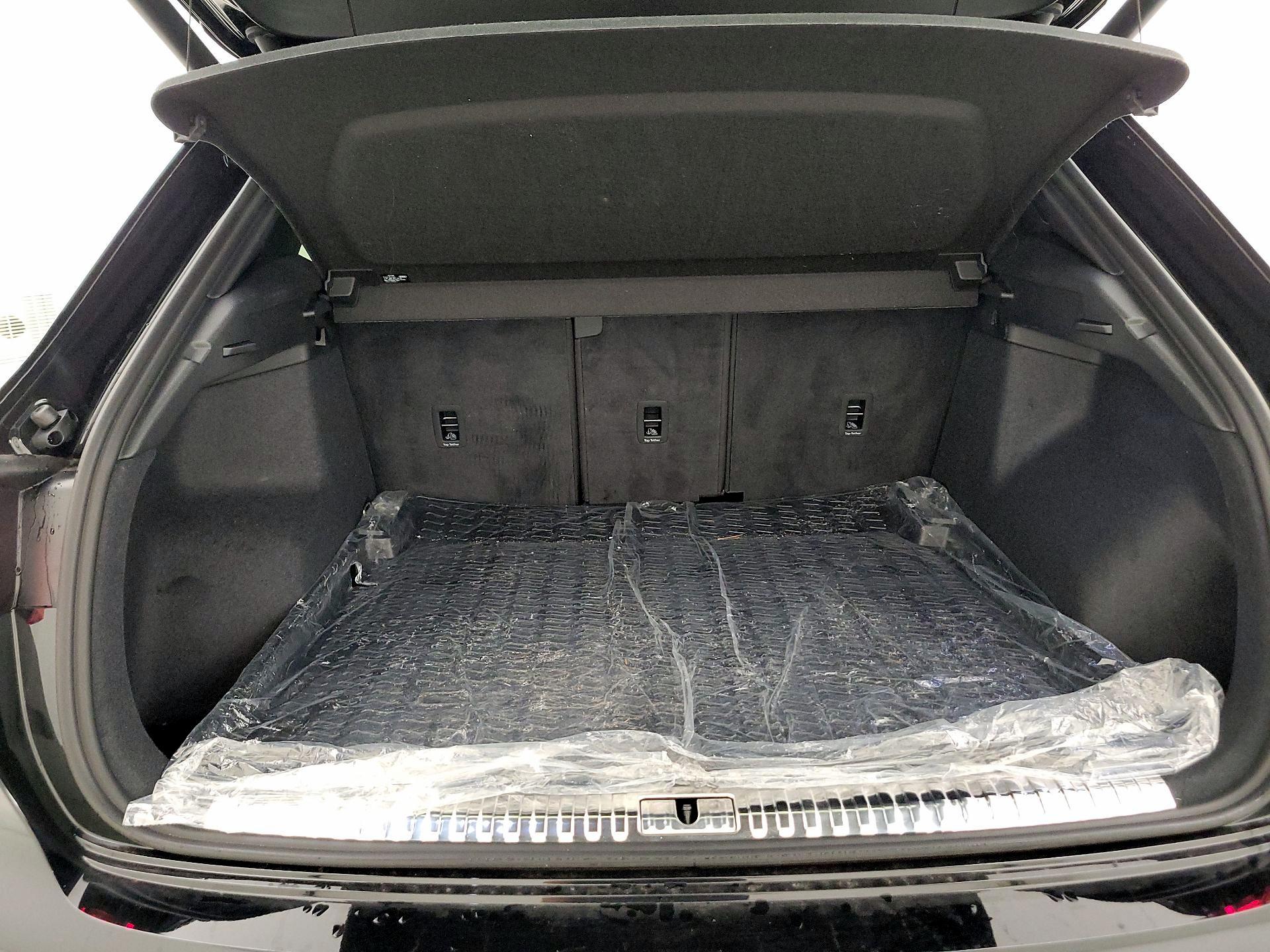 Thumbnail: 2025 Audi Q3 - 18