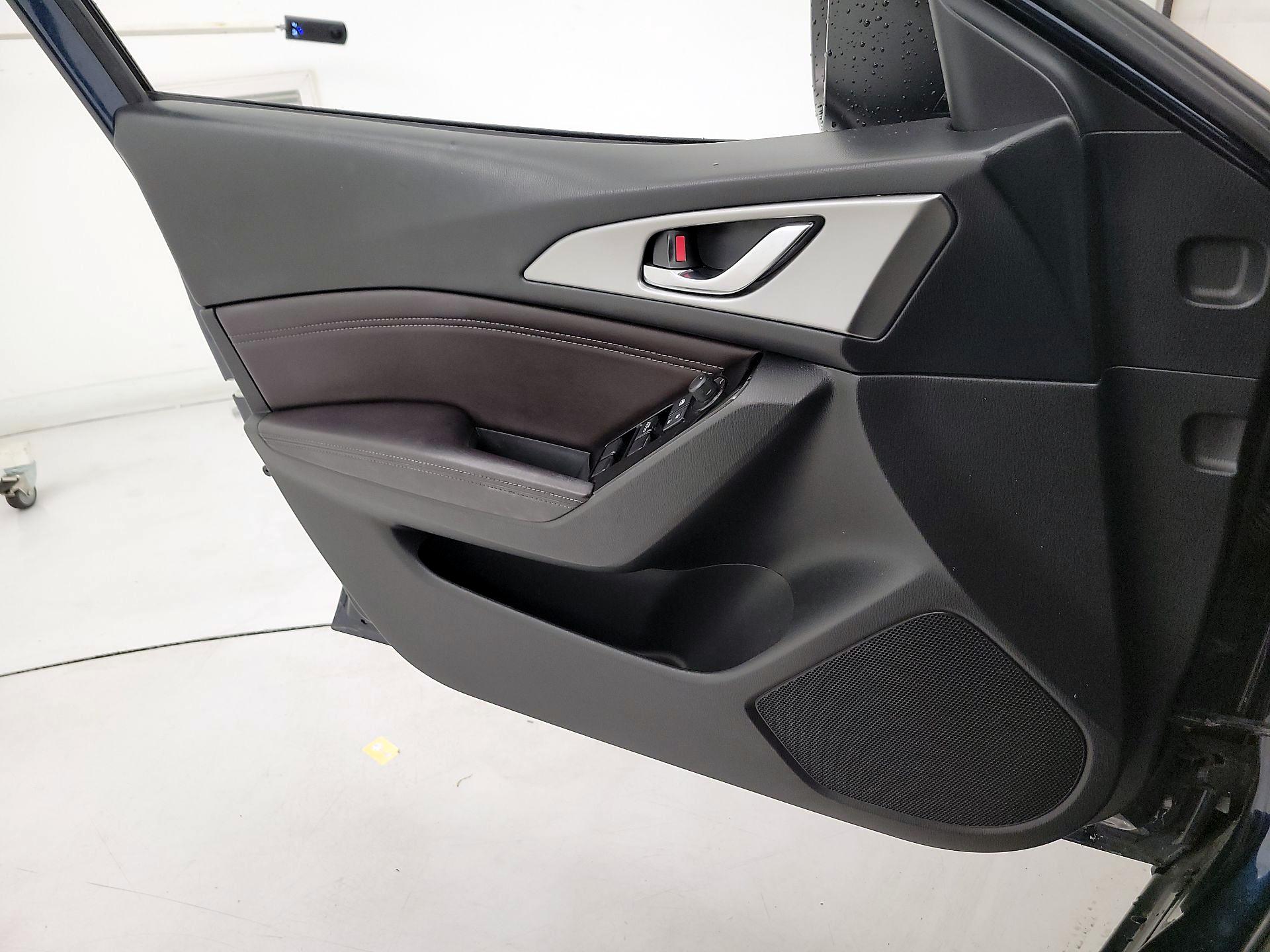 Thumbnail: 2018 Mazda Mazda3 - 10