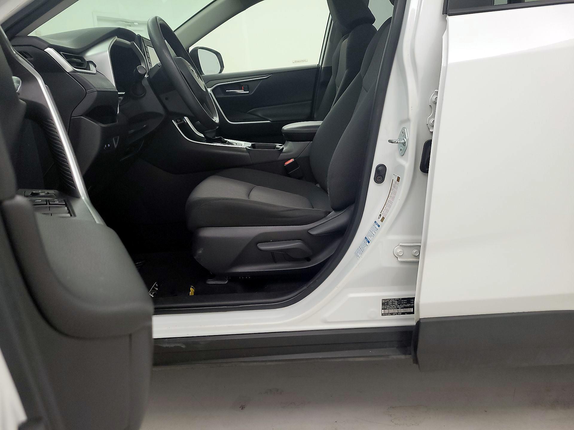 Thumbnail: 2020 Toyota RAV4 - 11