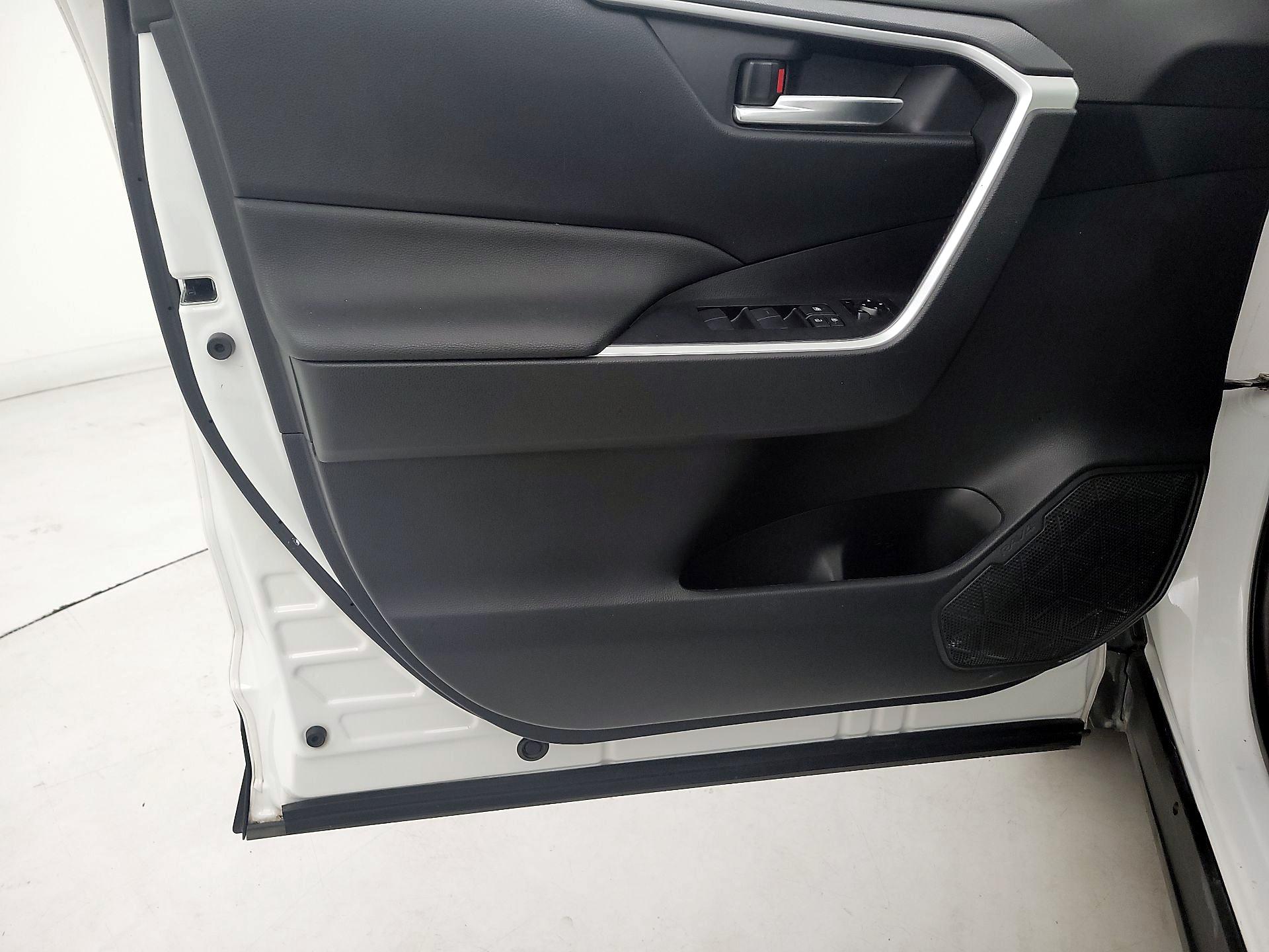 Thumbnail: 2020 Toyota RAV4 - 12