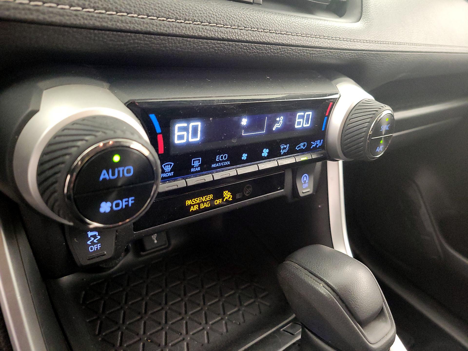 Thumbnail: 2020 Toyota RAV4 - 16