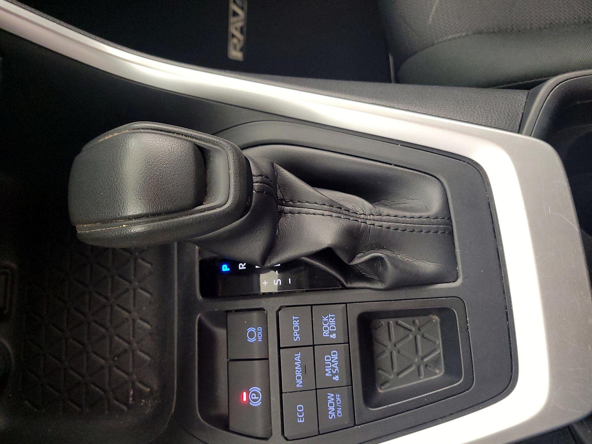 Thumbnail: 2020 Toyota RAV4 - 17