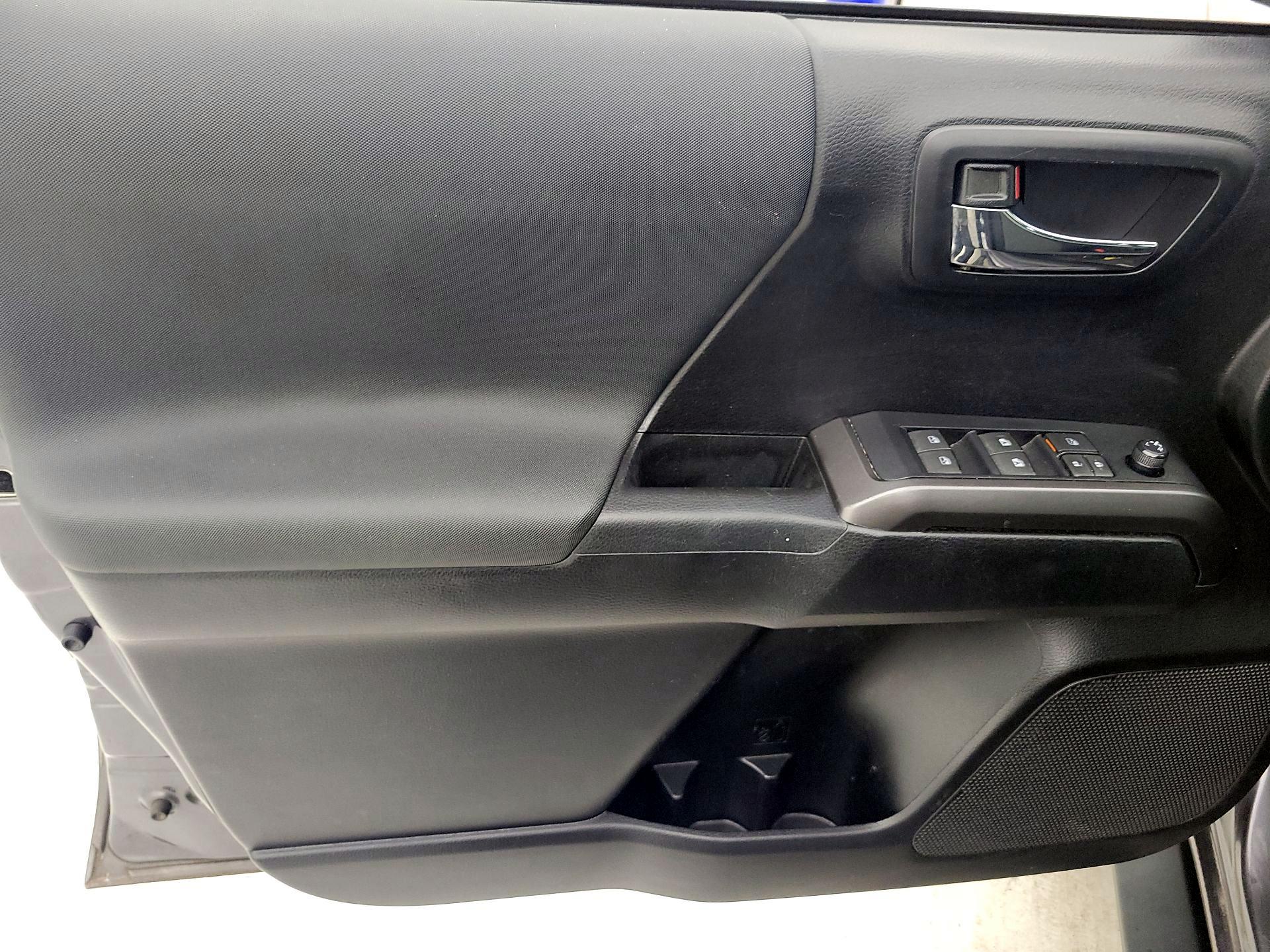 Thumbnail: 2021 Toyota Tacoma - 12