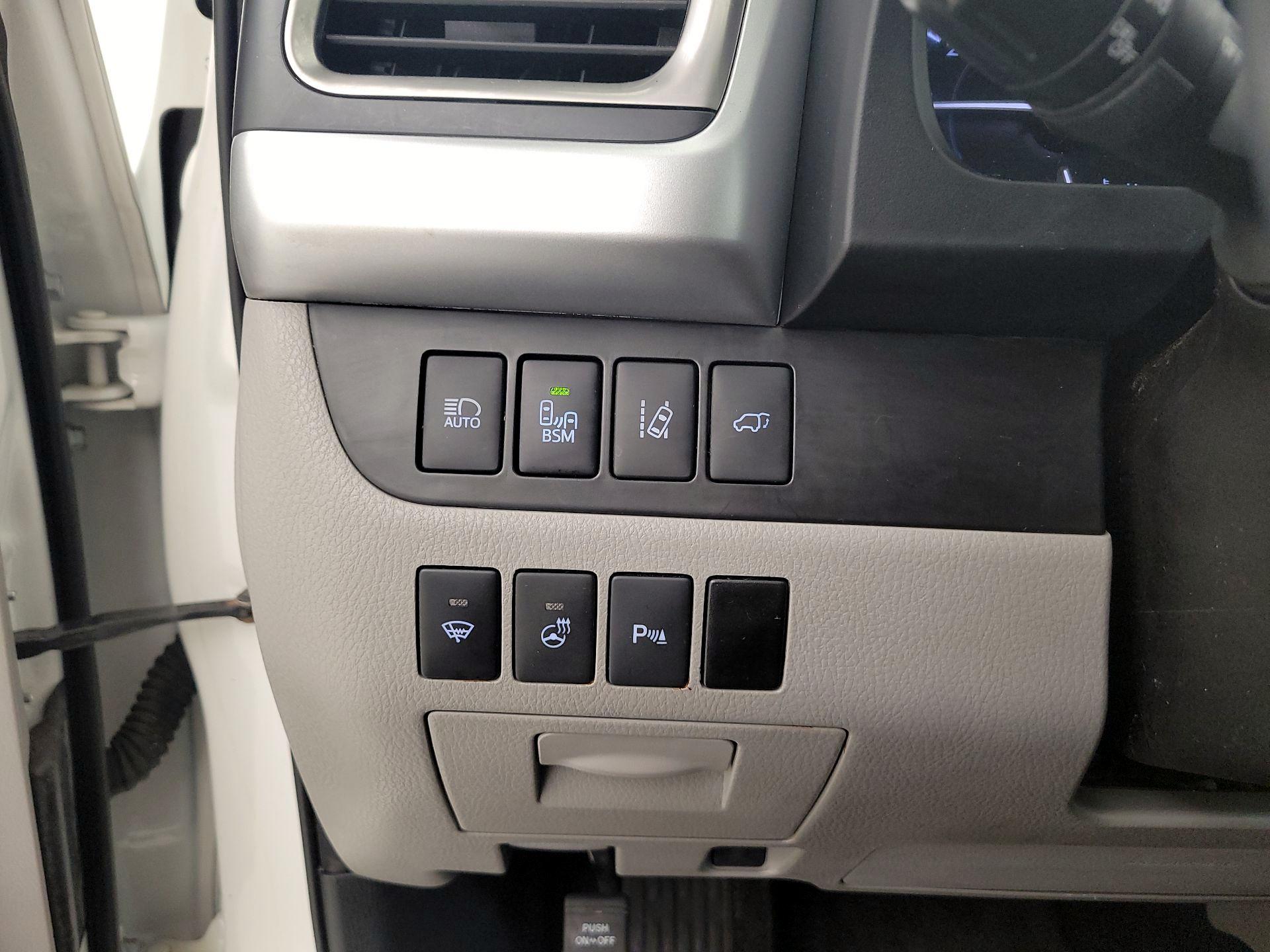 Thumbnail: 2016 Toyota Highlander - 13