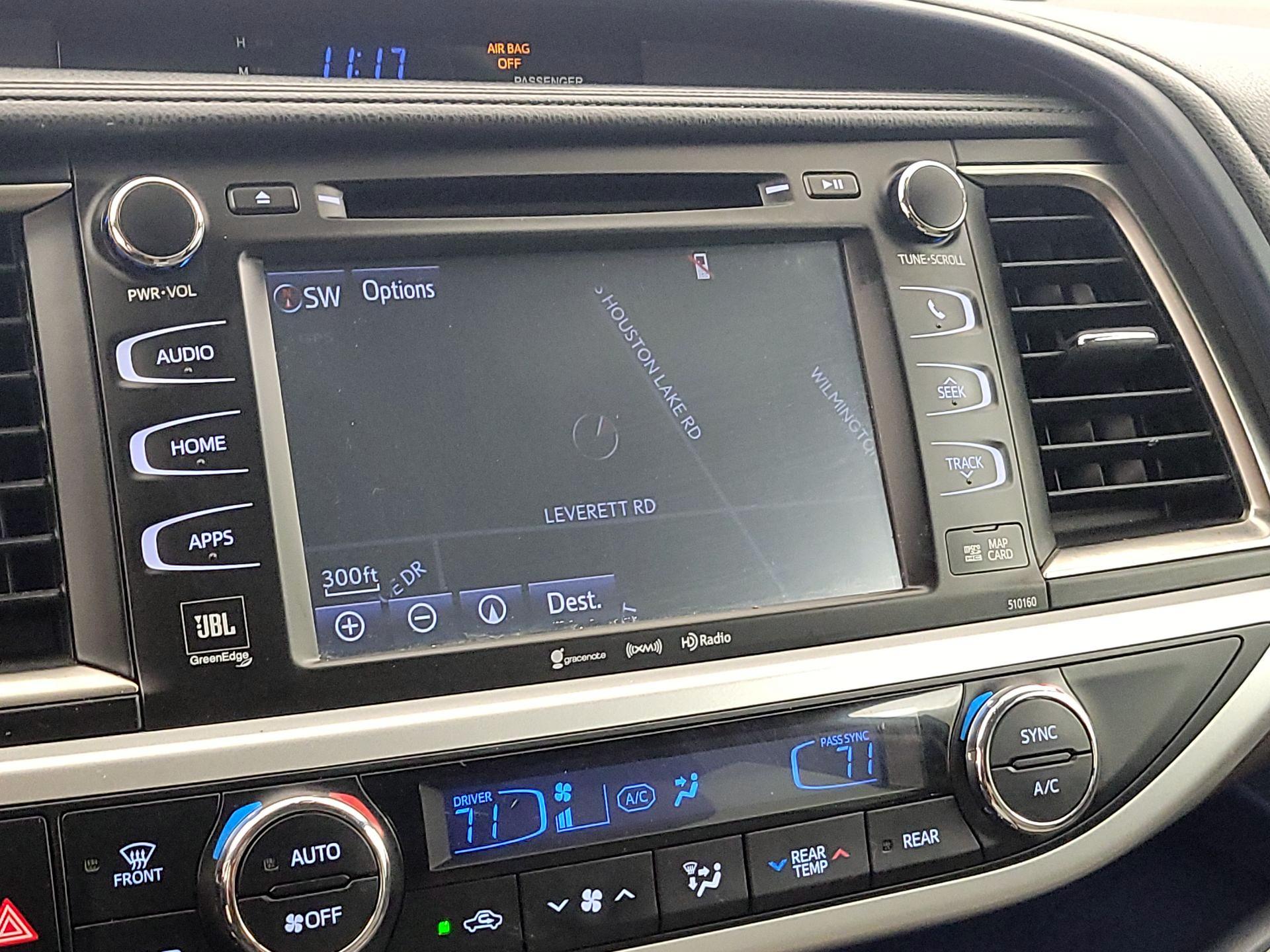 Thumbnail: 2016 Toyota Highlander - 14