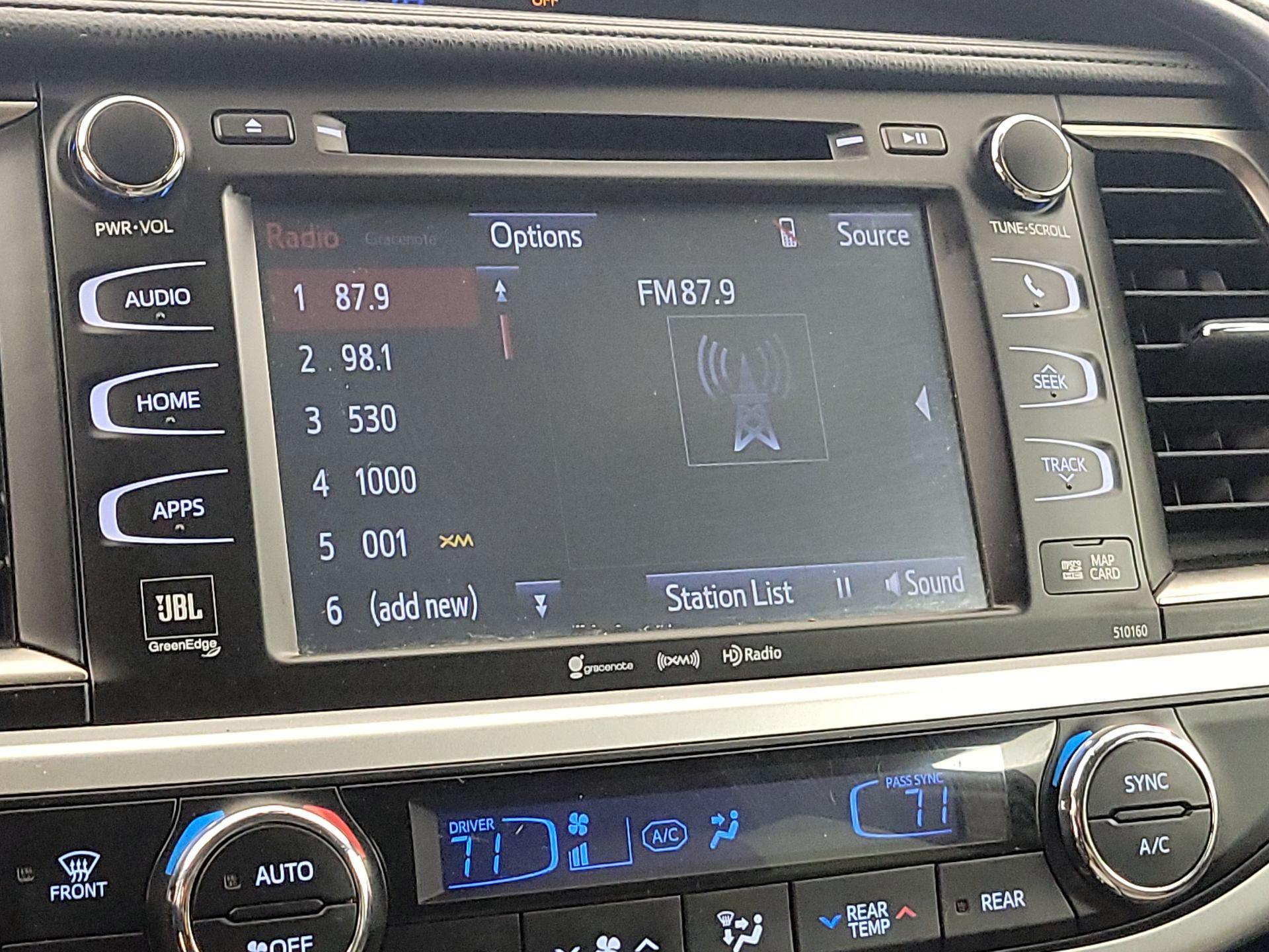 Thumbnail: 2016 Toyota Highlander - 16