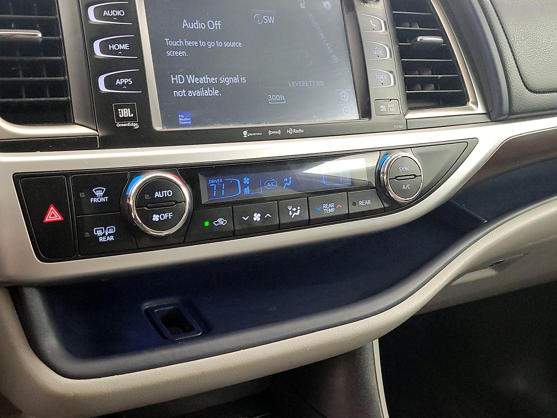 Thumbnail: 2016 Toyota Highlander - 17