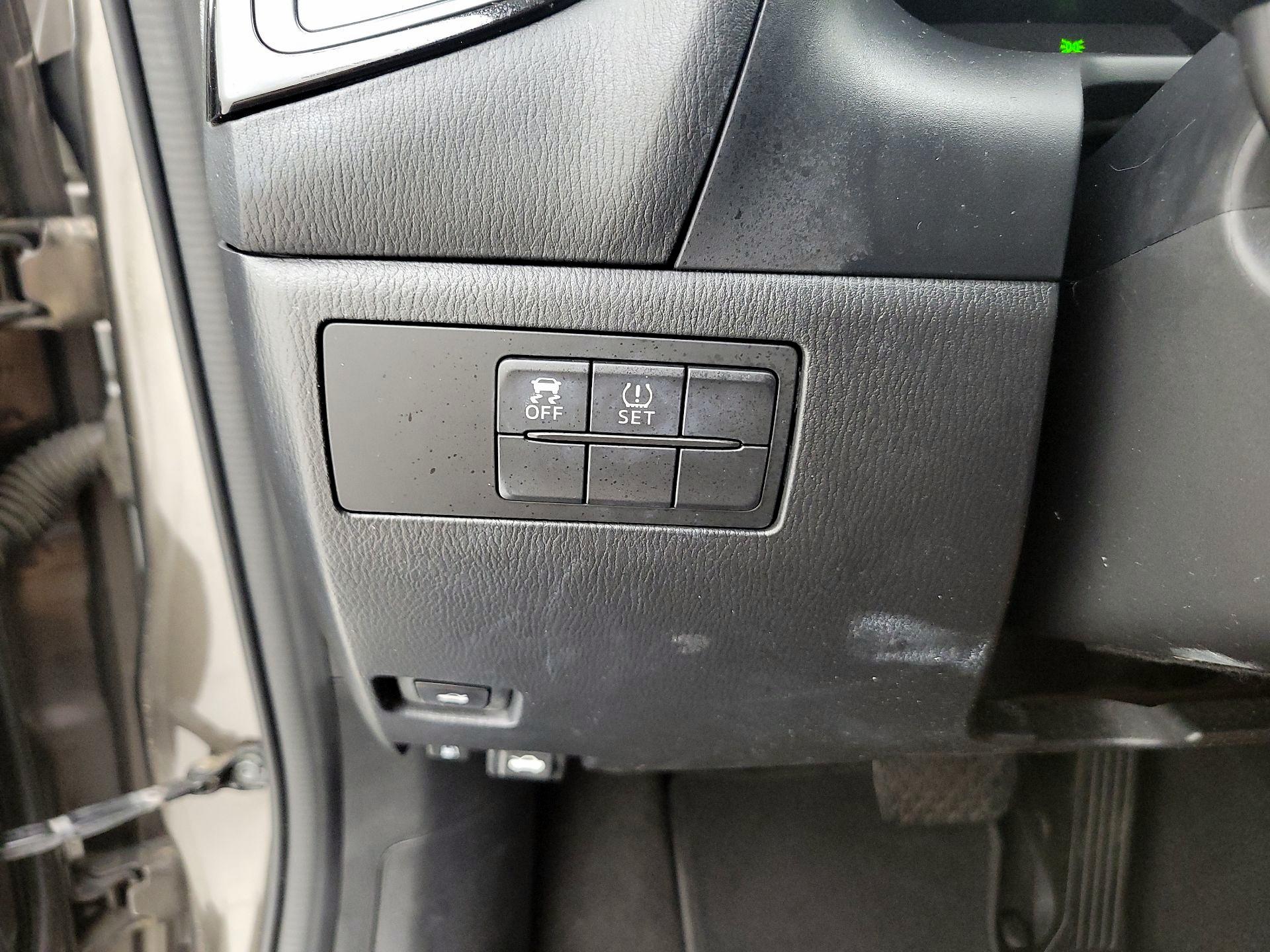 Thumbnail: 2014 Mazda Mazda3 - 13