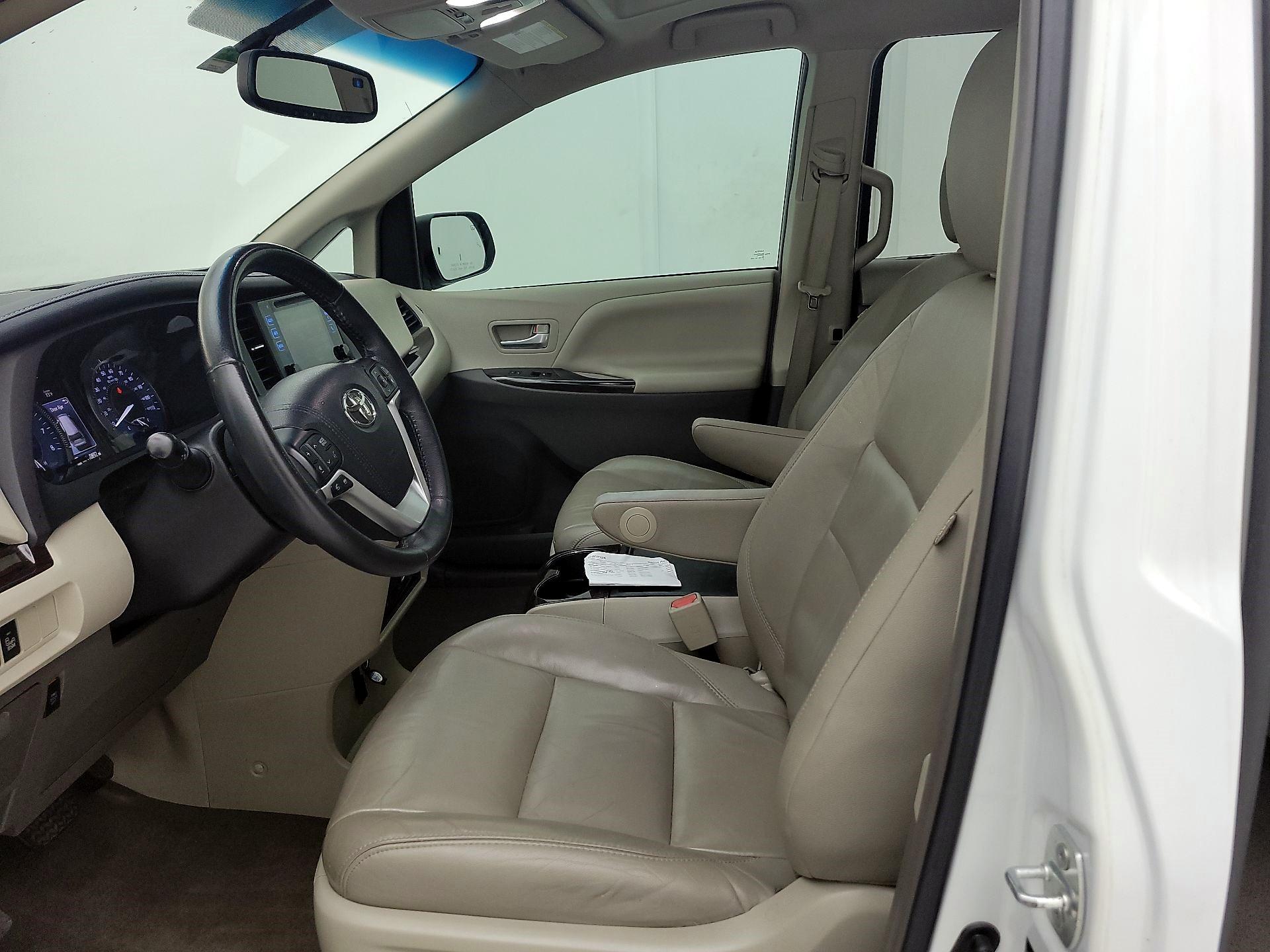 Thumbnail: 2017 Toyota Sienna - 11