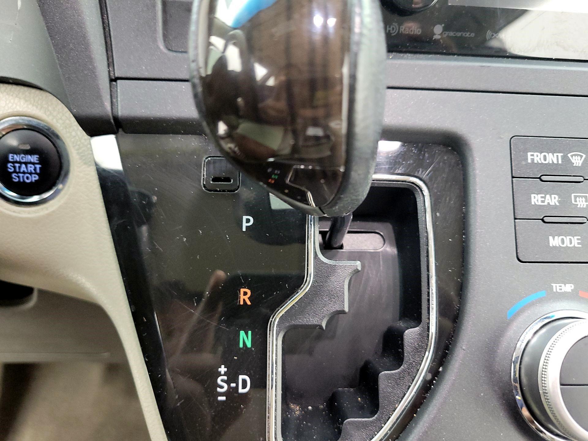 Thumbnail: 2017 Toyota Sienna - 17