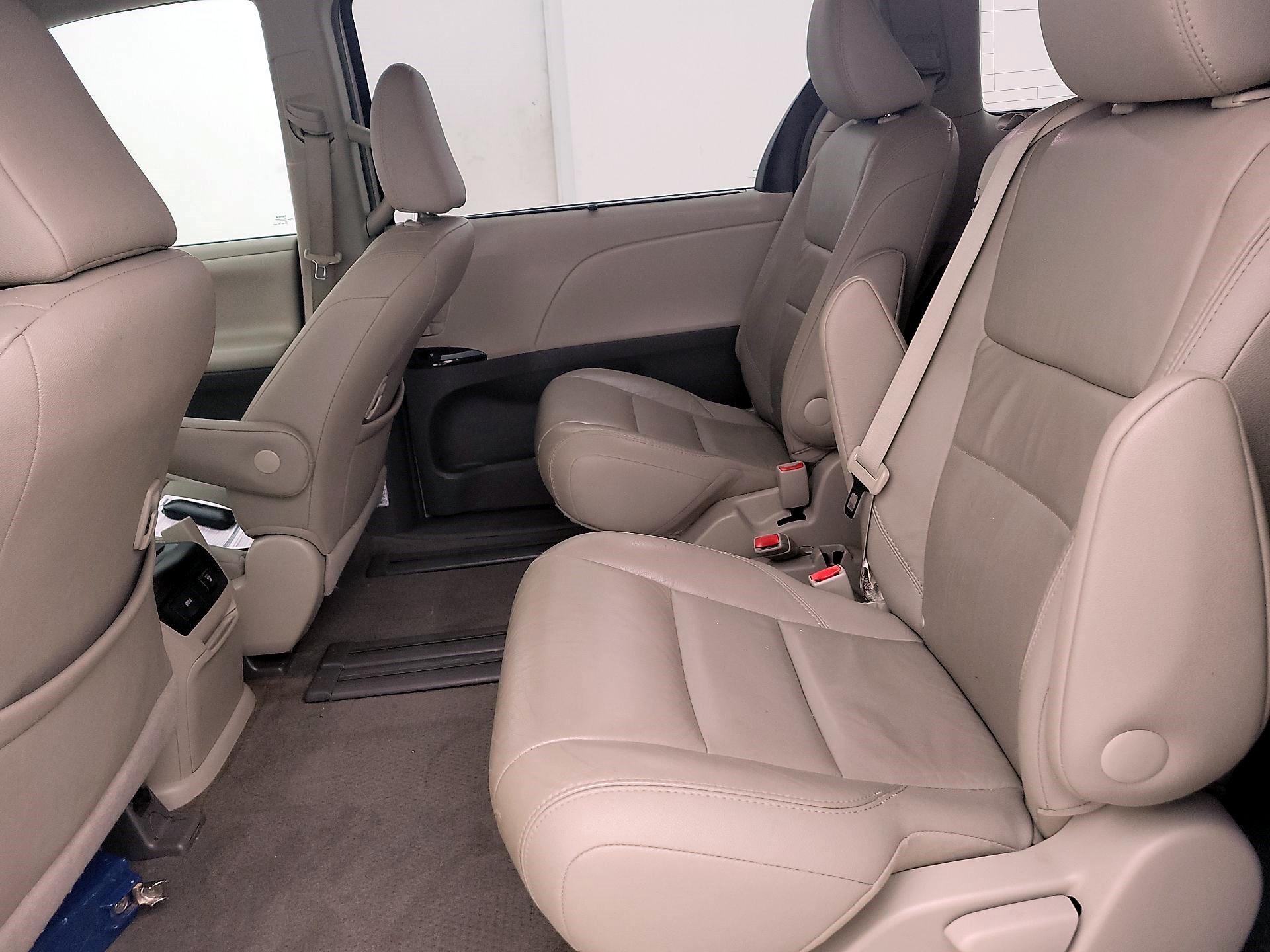 Thumbnail: 2017 Toyota Sienna - 20