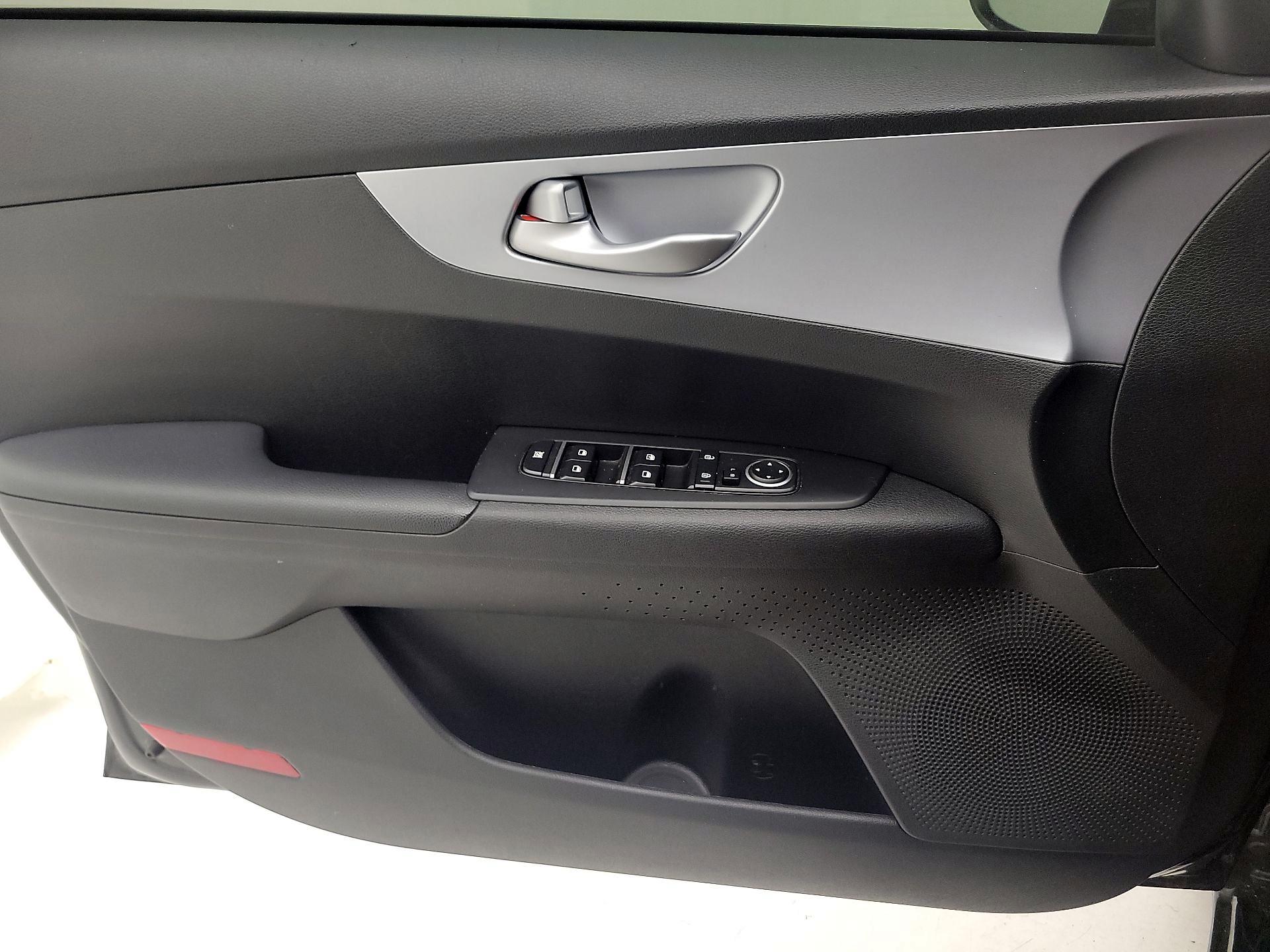 Thumbnail: 2023 Kia Forte - 12