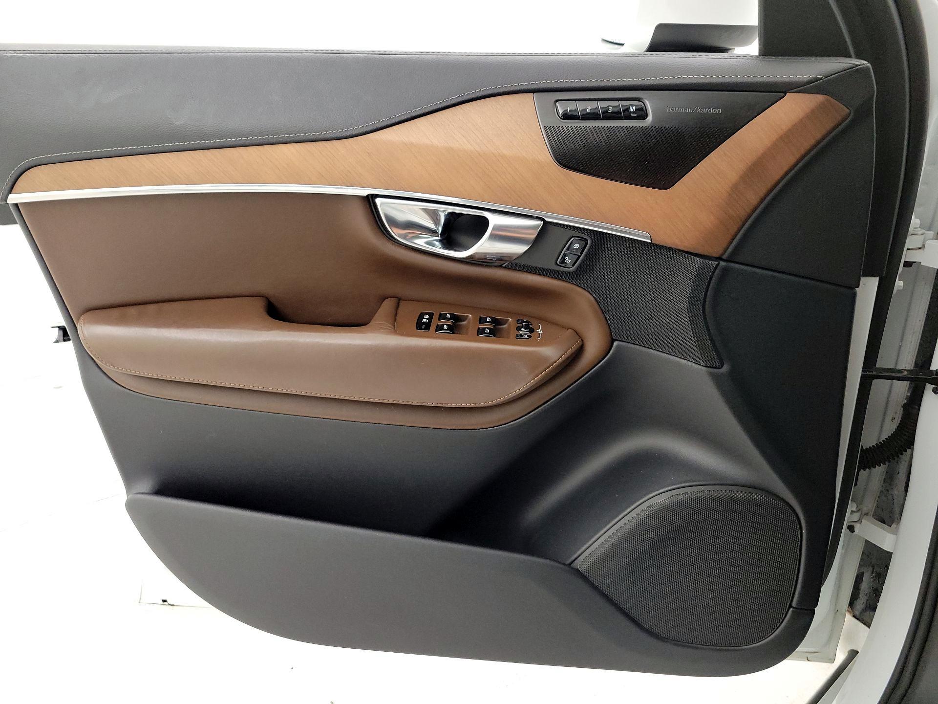 Thumbnail: 2019 Volvo XC90 - 10