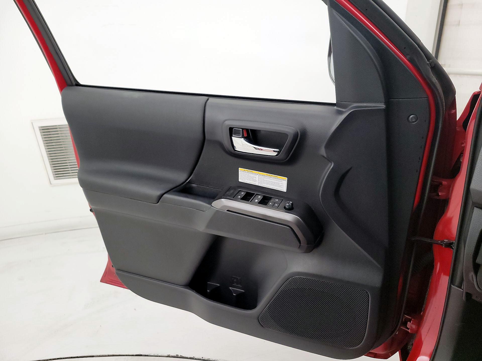 Thumbnail: 2020 Toyota Tacoma - 10