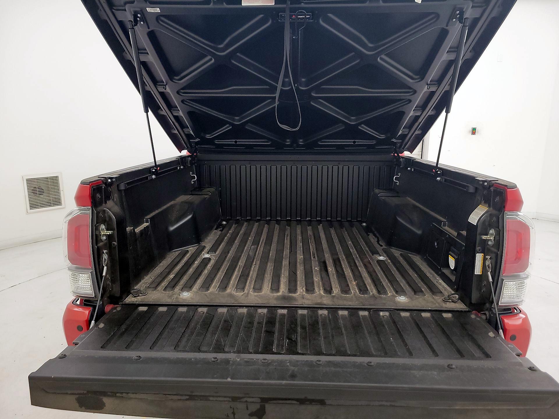 Thumbnail: 2020 Toyota Tacoma - 17