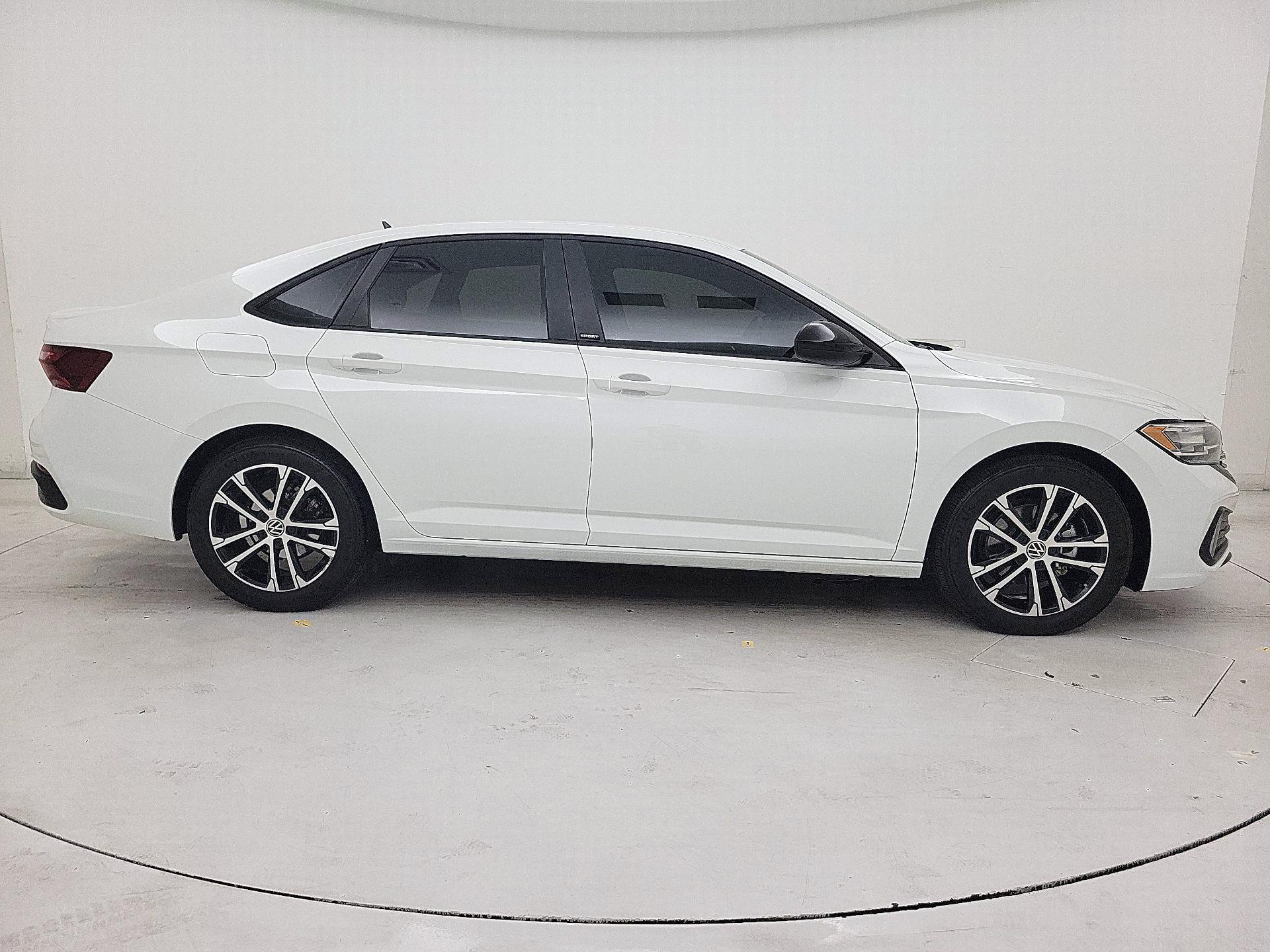 Thumbnail: 2023 Volkswagen Jetta - 4