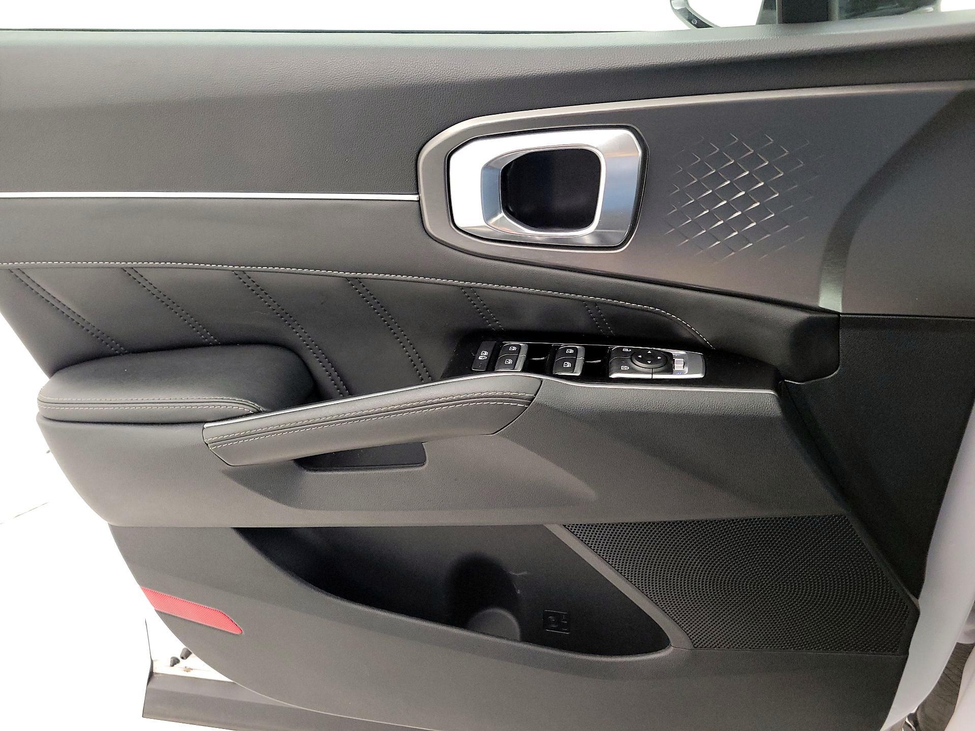 Thumbnail: 2022 Kia Sorento - 10