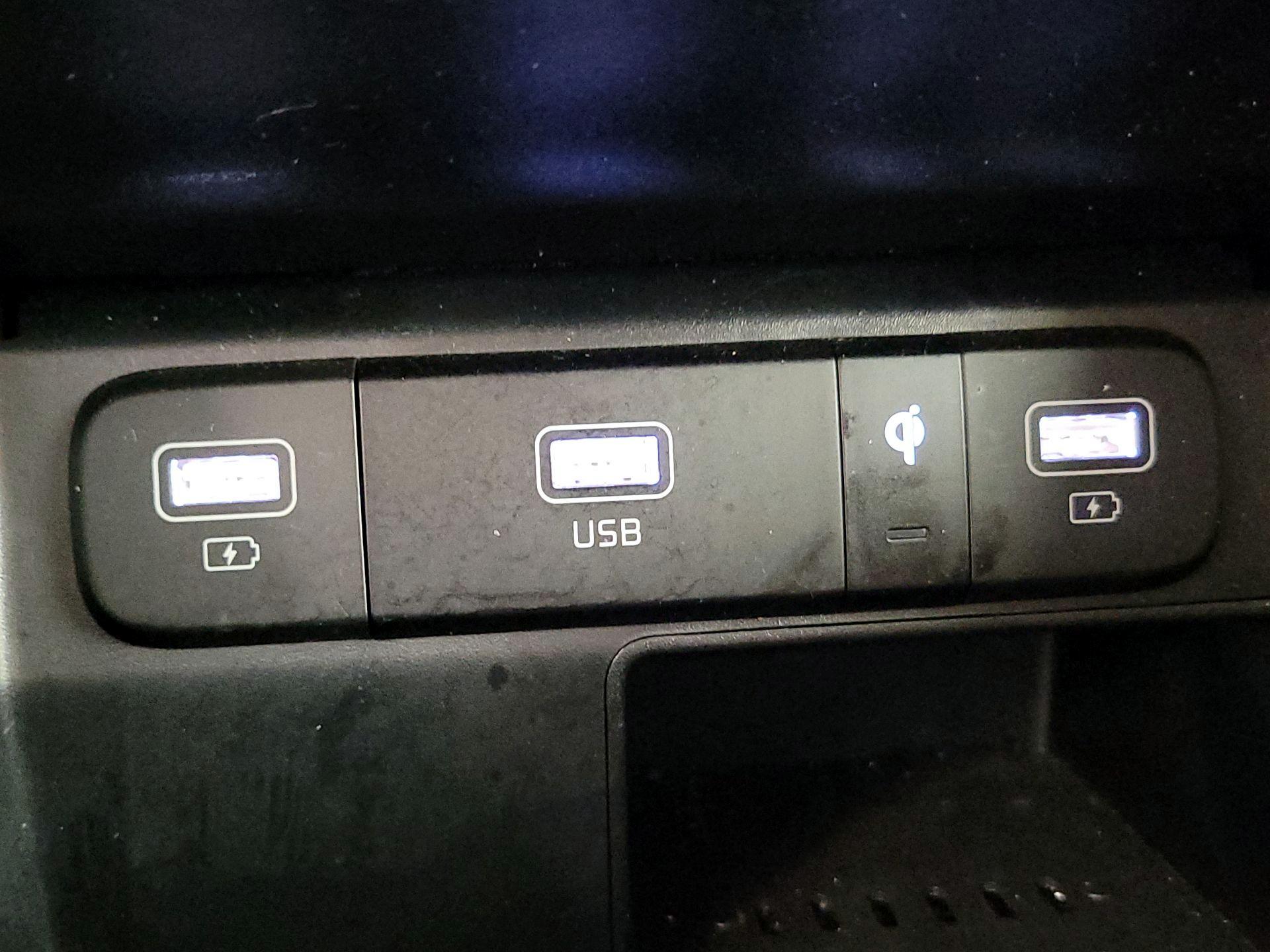 Thumbnail: 2022 Kia Sorento - 16