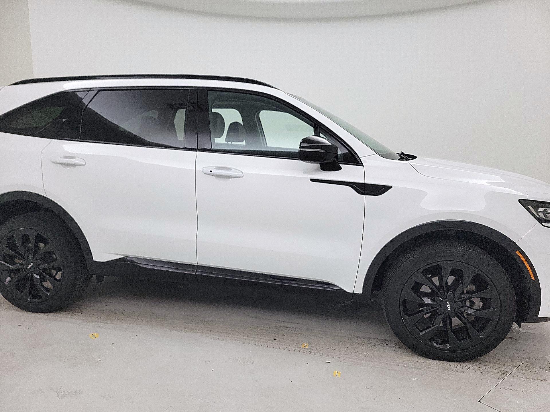 Thumbnail: 2022 Kia Sorento - 4