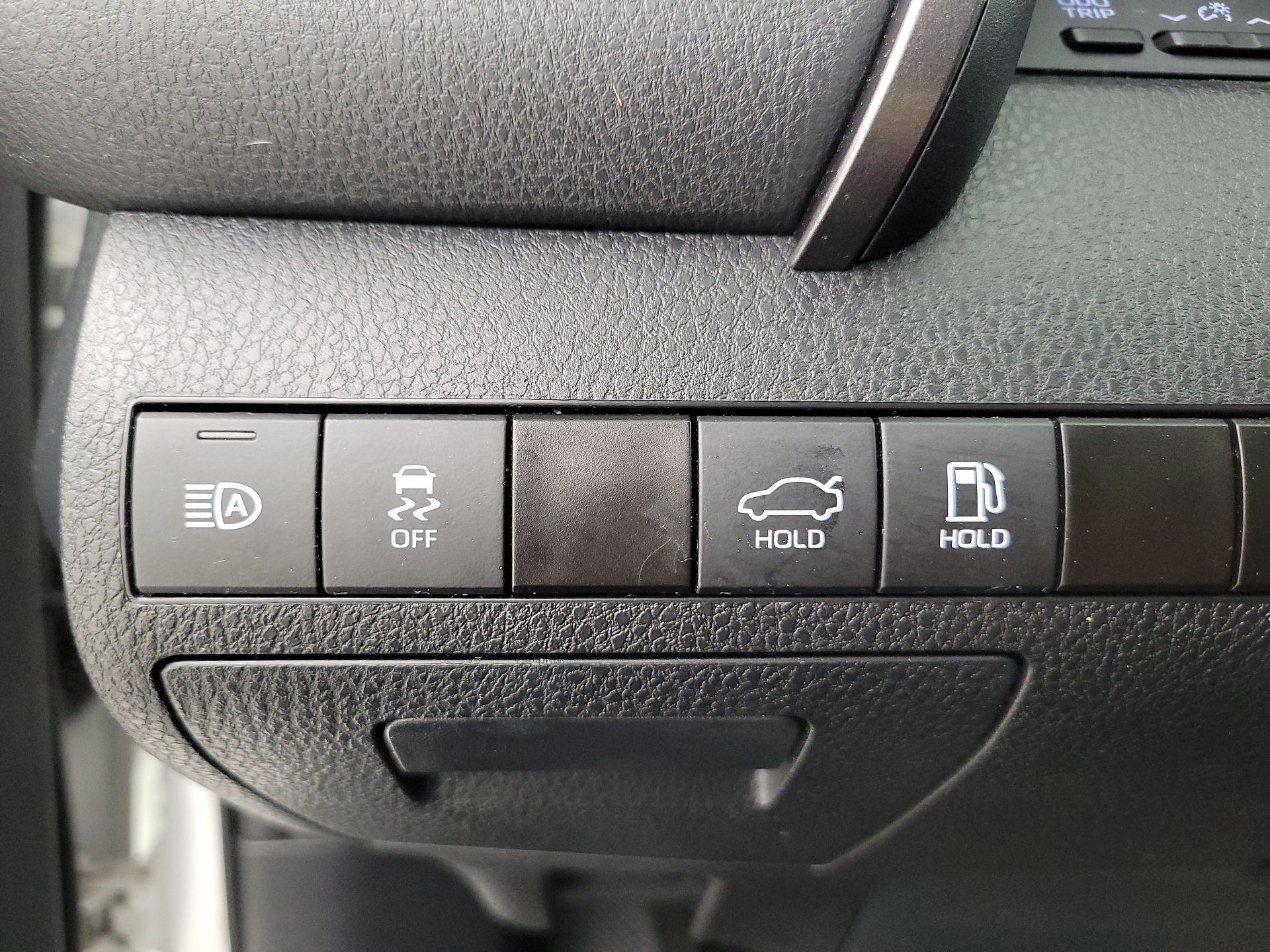 Thumbnail: 2022 Toyota Camry - 11