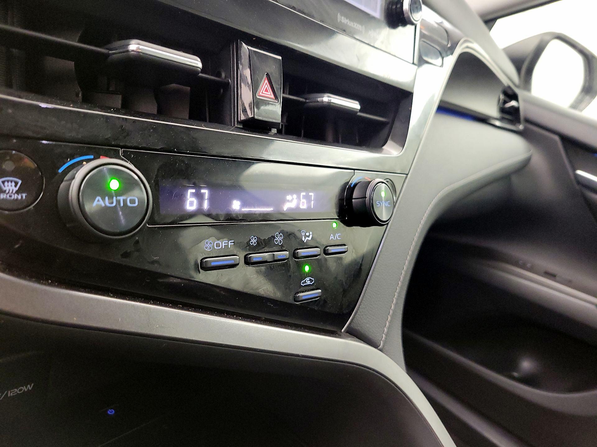 Thumbnail: 2022 Toyota Camry - 14