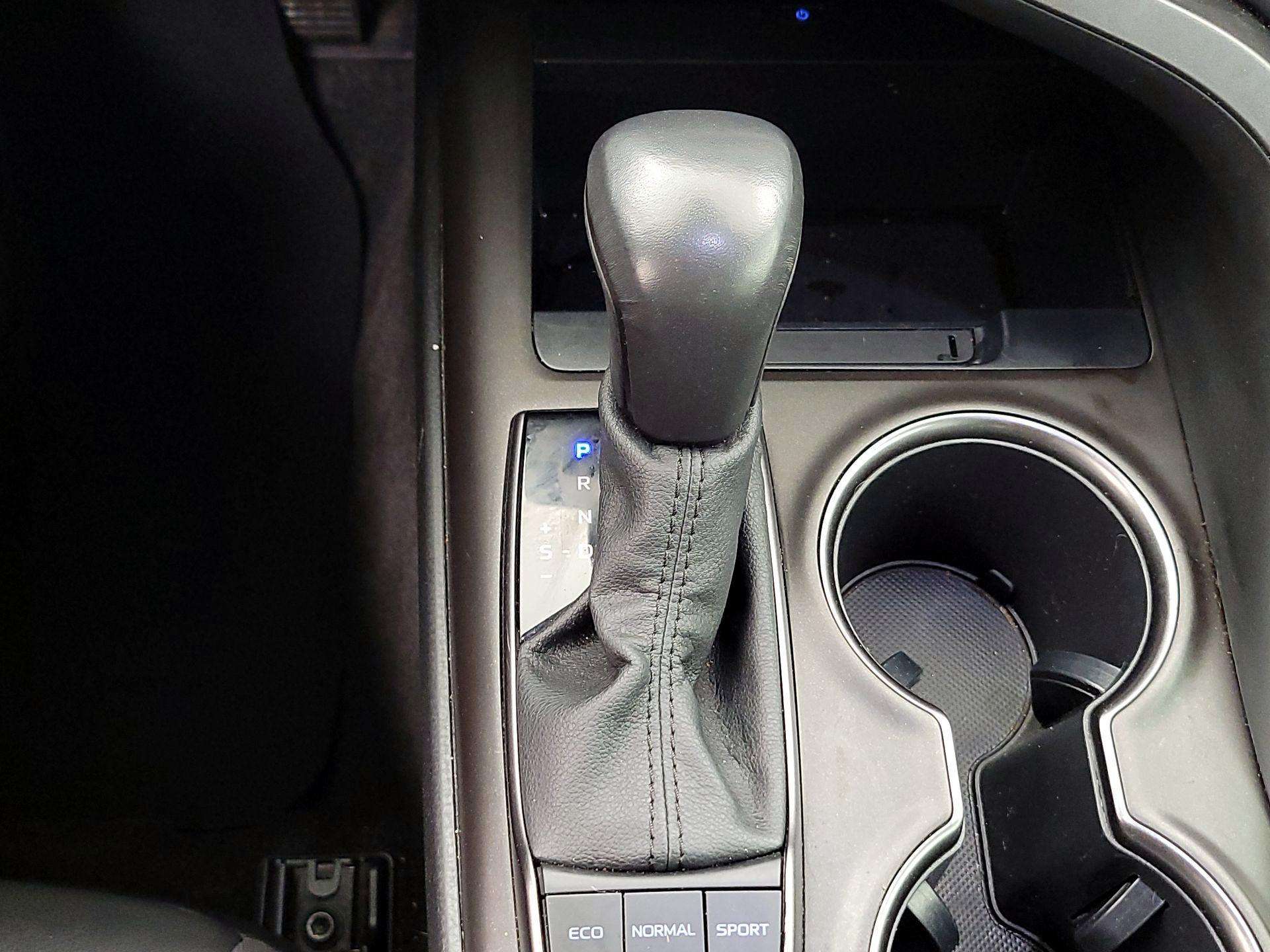 Thumbnail: 2022 Toyota Camry - 15