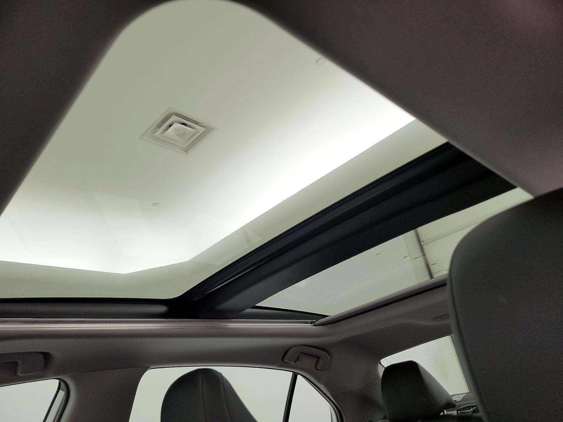 Thumbnail: 2022 Toyota Camry - 17