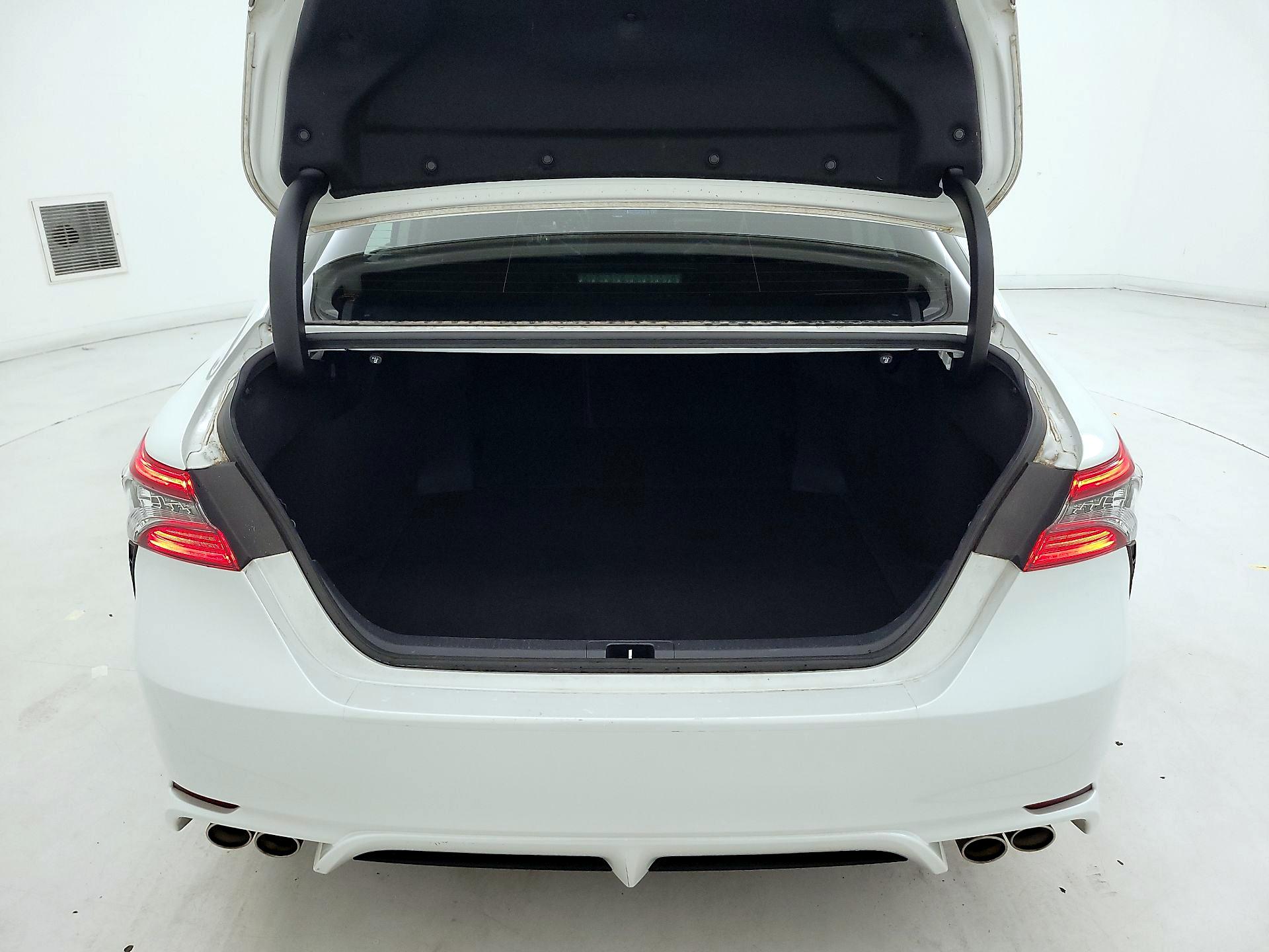 Thumbnail: 2022 Toyota Camry - 19