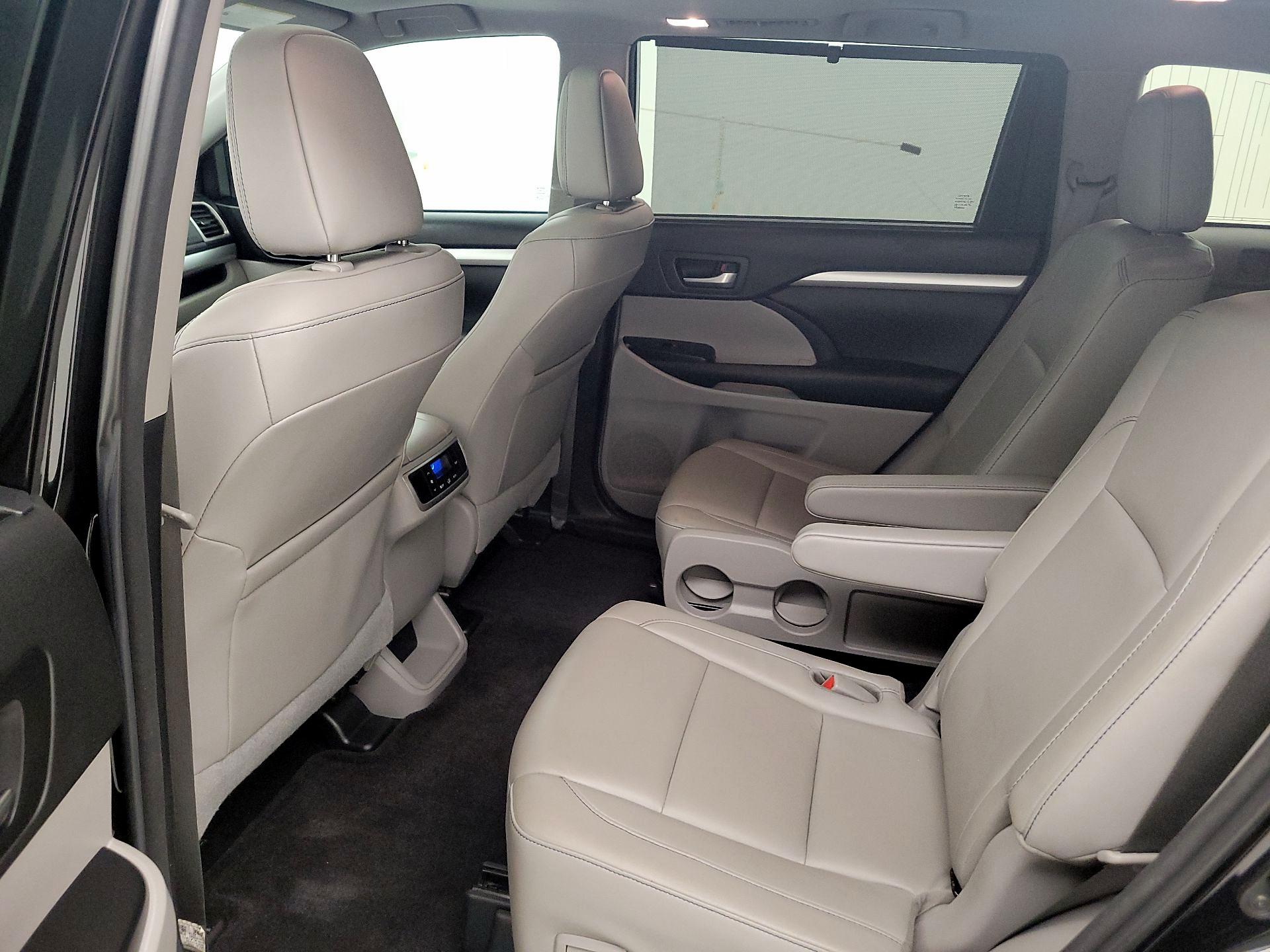 Thumbnail: 2018 Toyota Highlander - 20