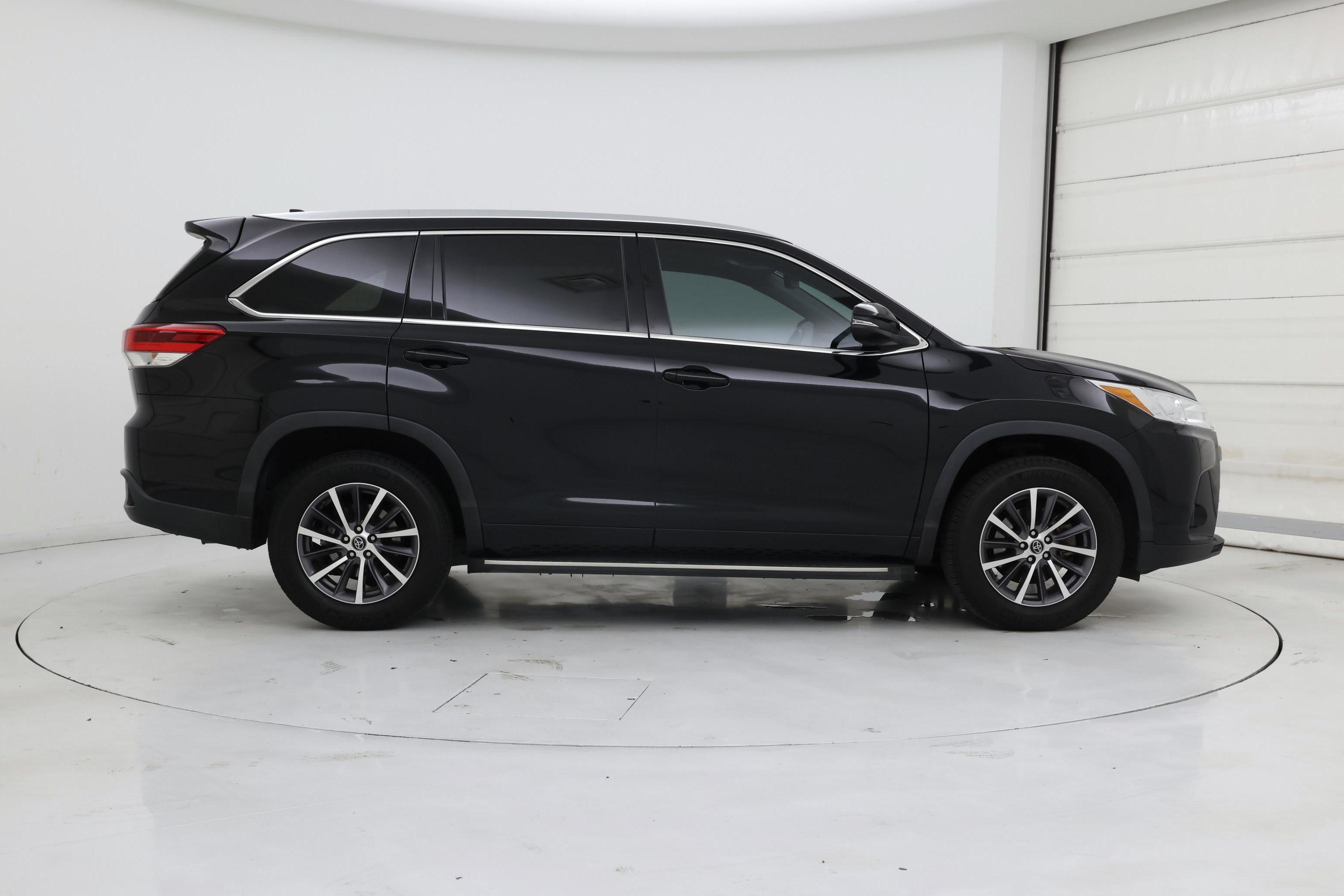 Thumbnail: 2018 Toyota Highlander - 7