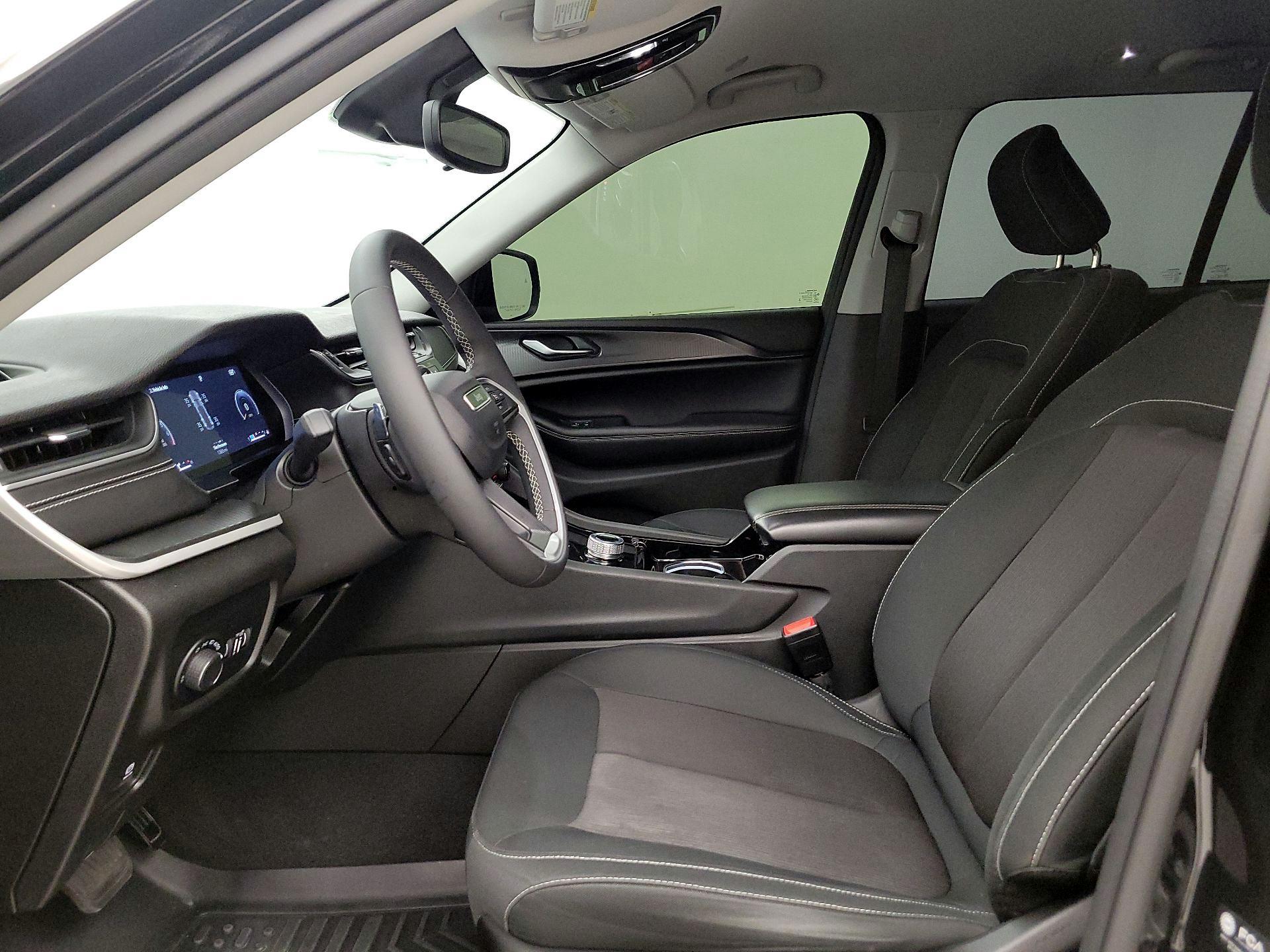 Thumbnail: 2023 Jeep Grand Cherokee - 9