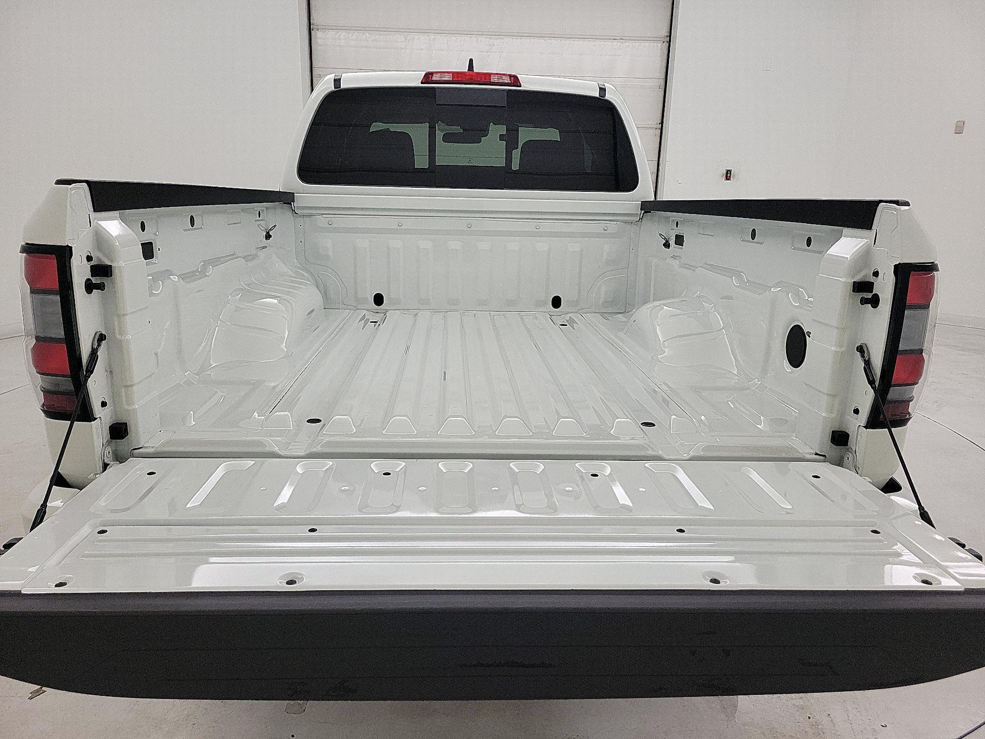 Thumbnail: 2025 Nissan Frontier - 18