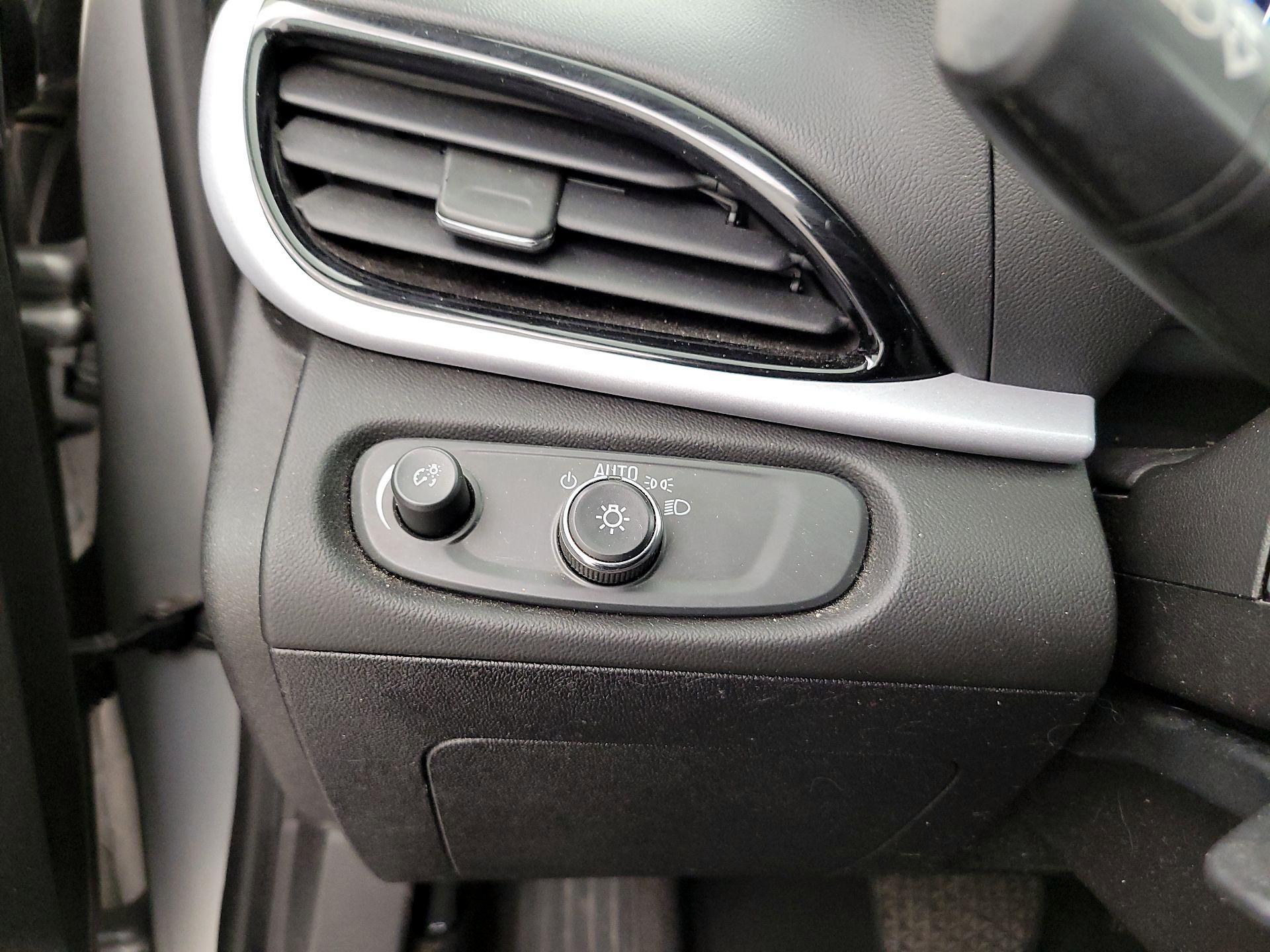 Thumbnail: 2017 Chevrolet Volt - 11