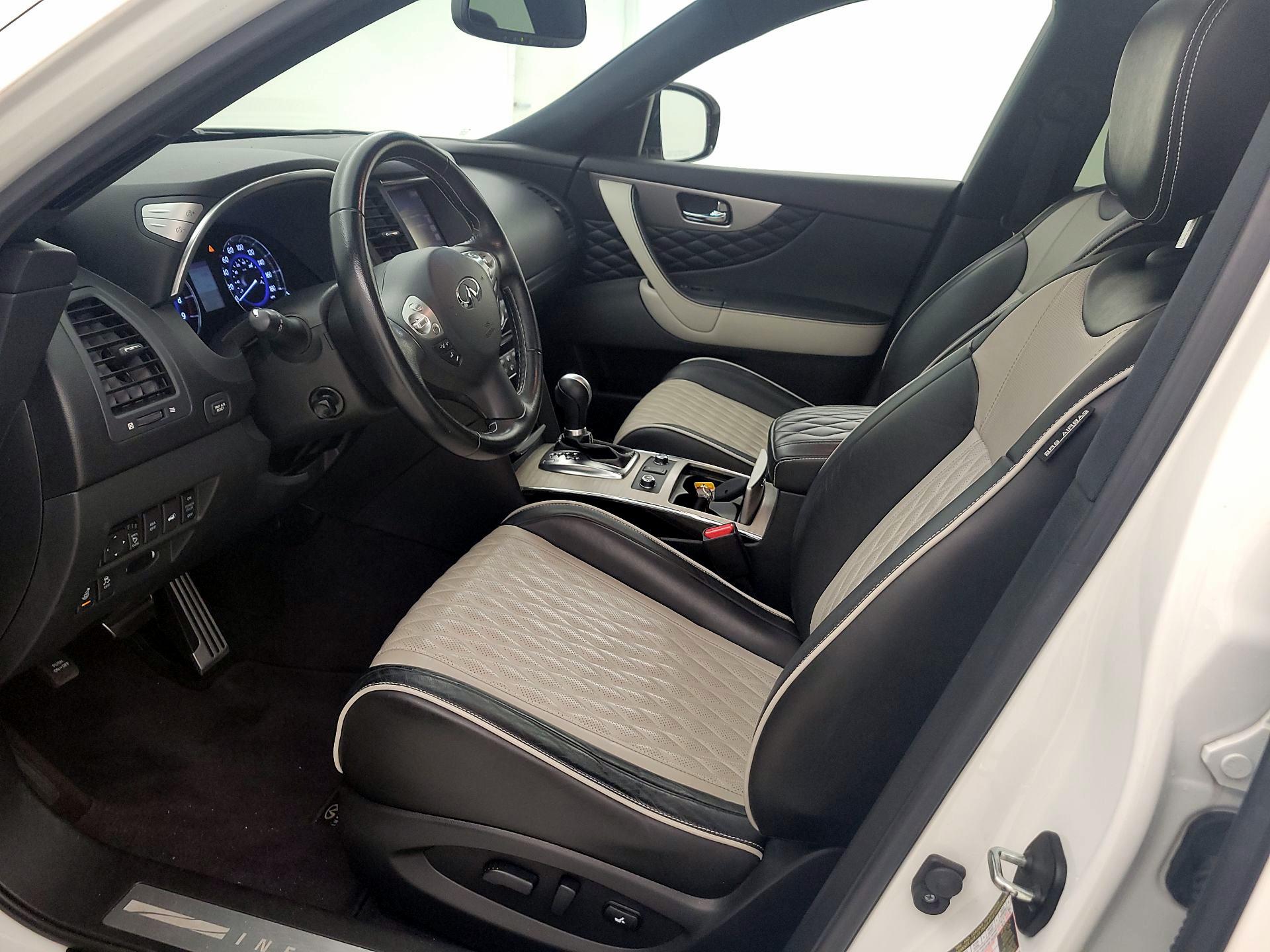 Thumbnail: 2017 INFINITI QX70 - 11