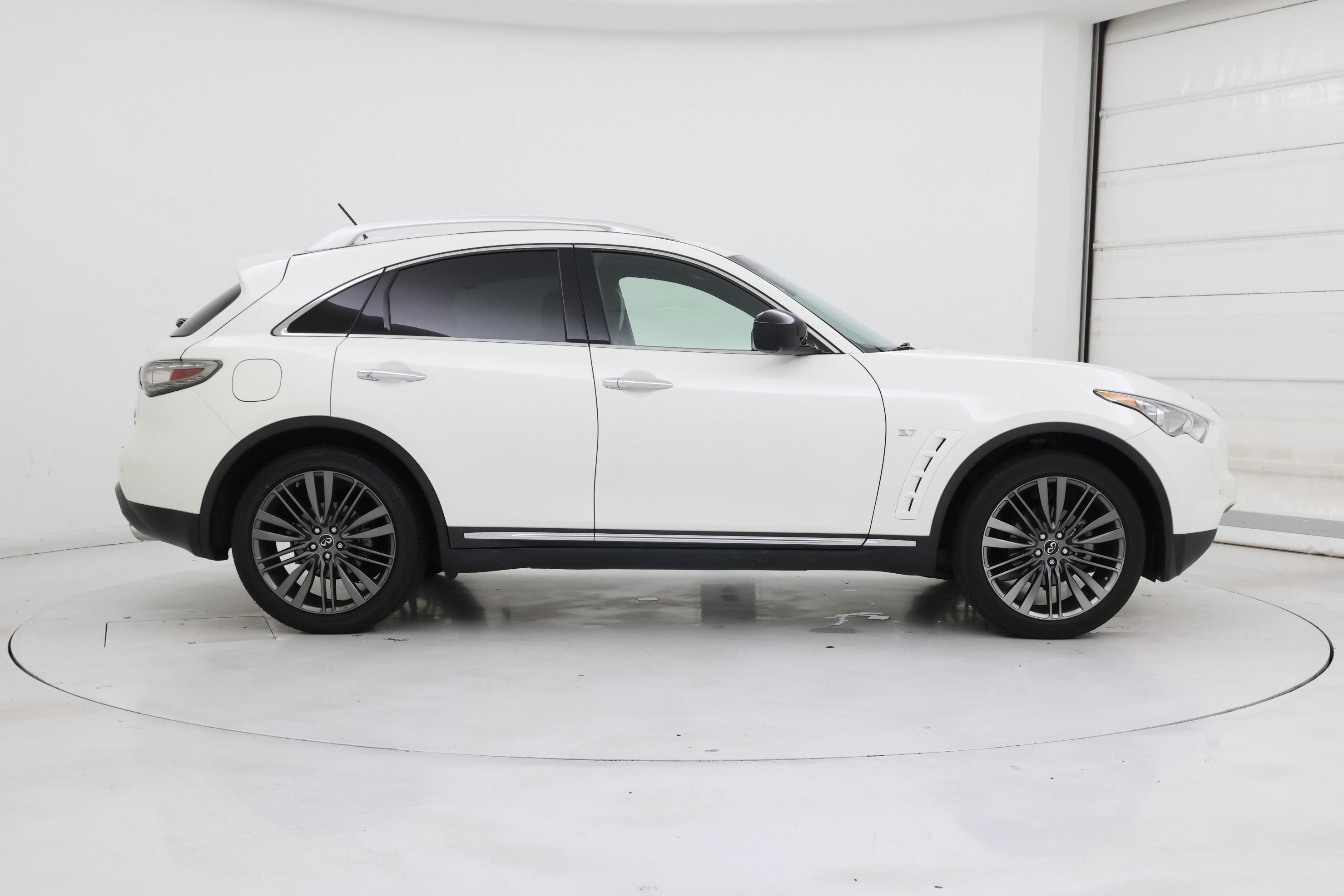 Thumbnail: 2017 INFINITI QX70 - 7