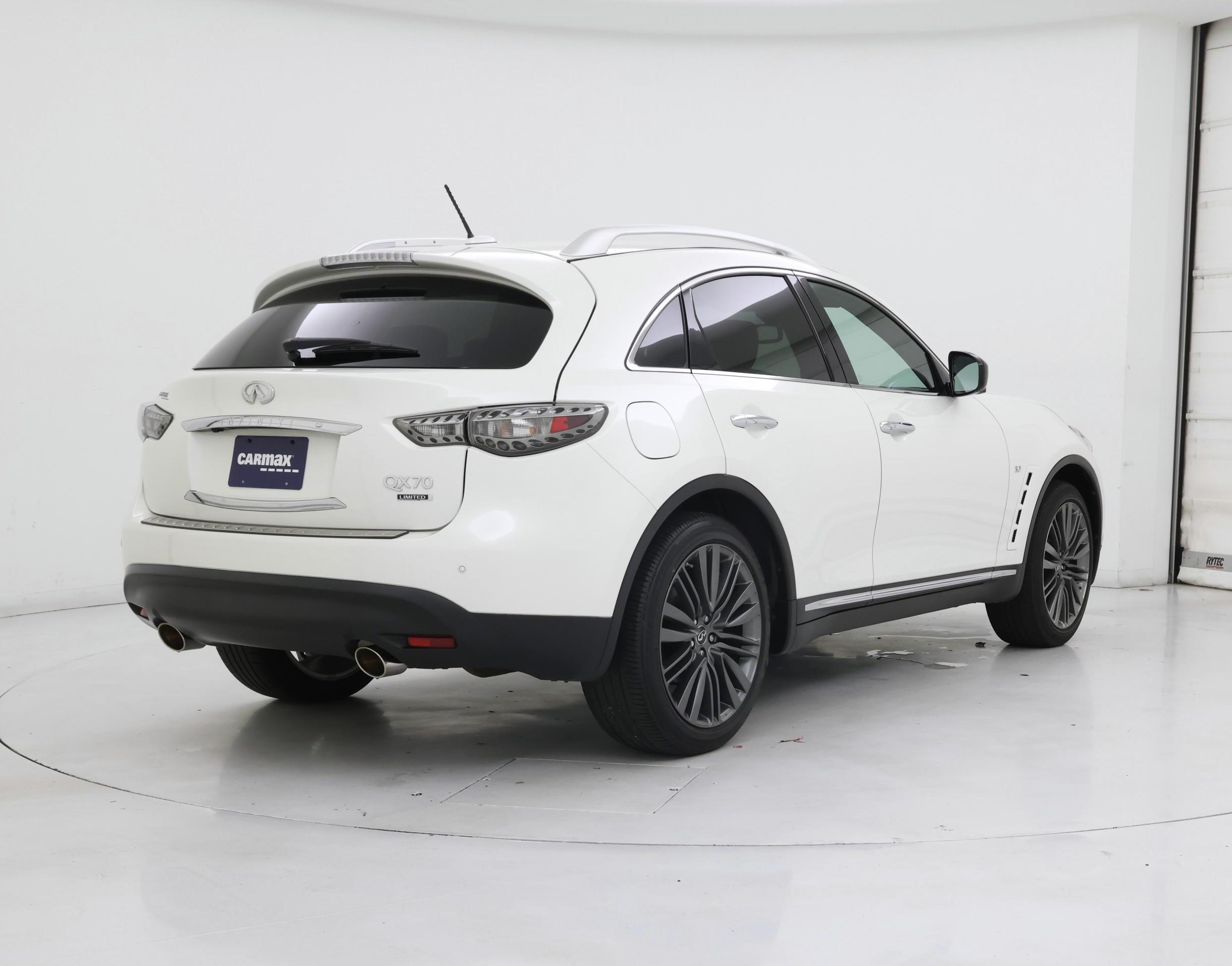 Thumbnail: 2017 INFINITI QX70 - 8