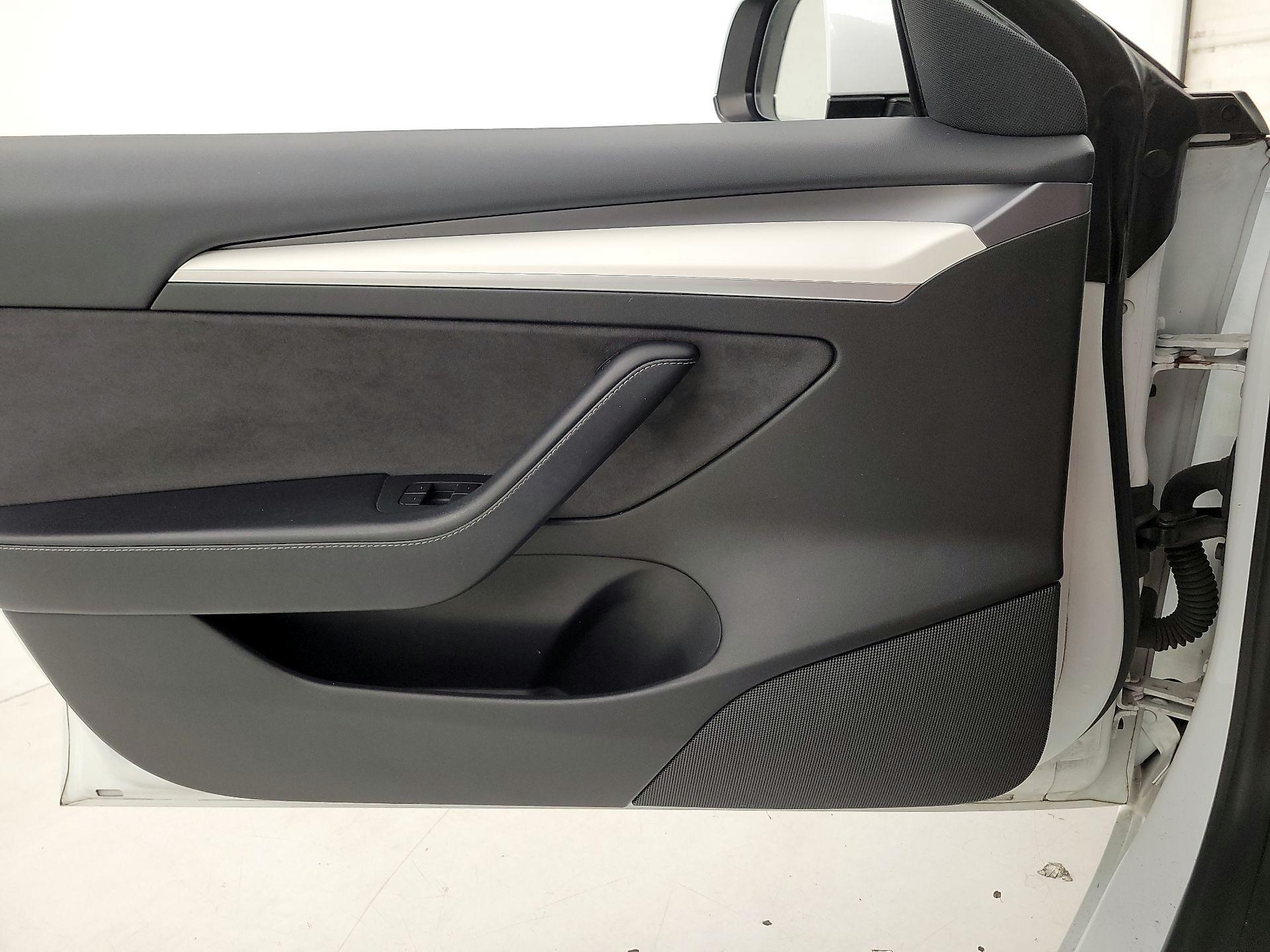 Thumbnail: 2021 Tesla Model 3 - 12