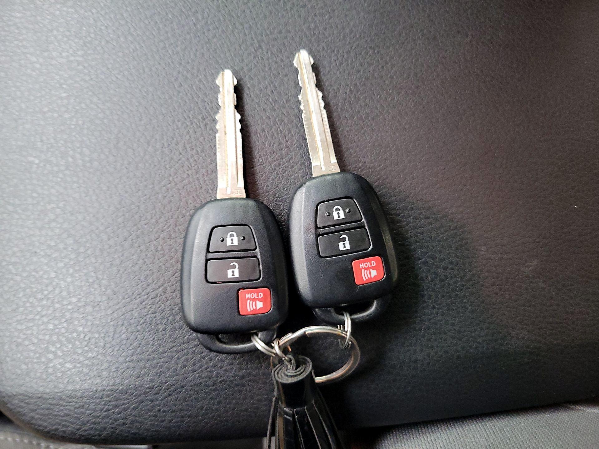 Thumbnail: 2023 Toyota Tacoma - 20