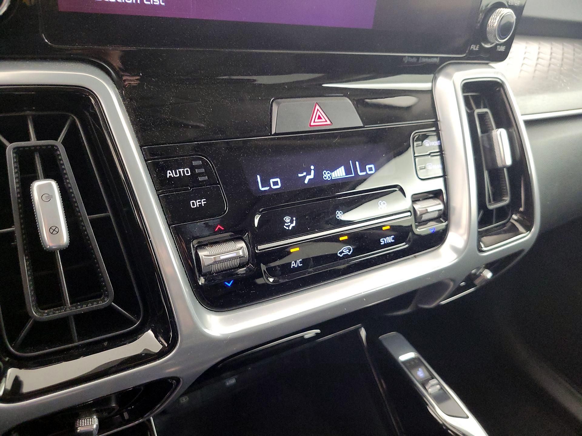 Thumbnail: 2022 Kia Sorento - 17