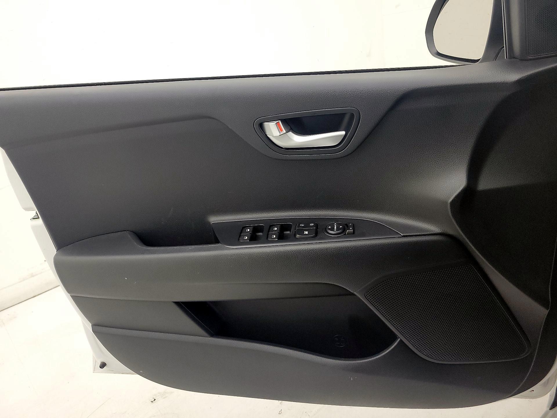 Thumbnail: 2021 Kia Rio - 12