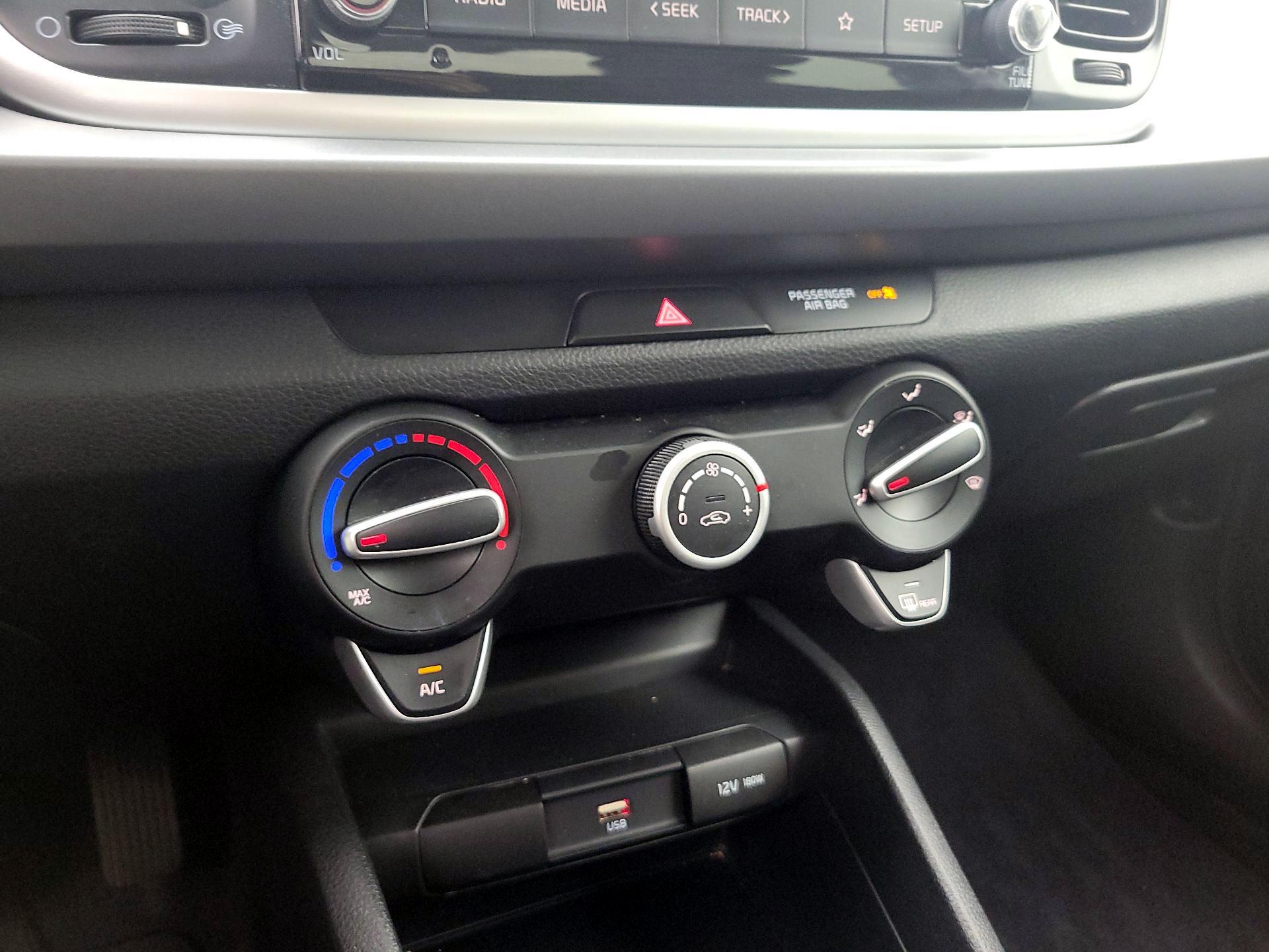 Thumbnail: 2021 Kia Rio - 16