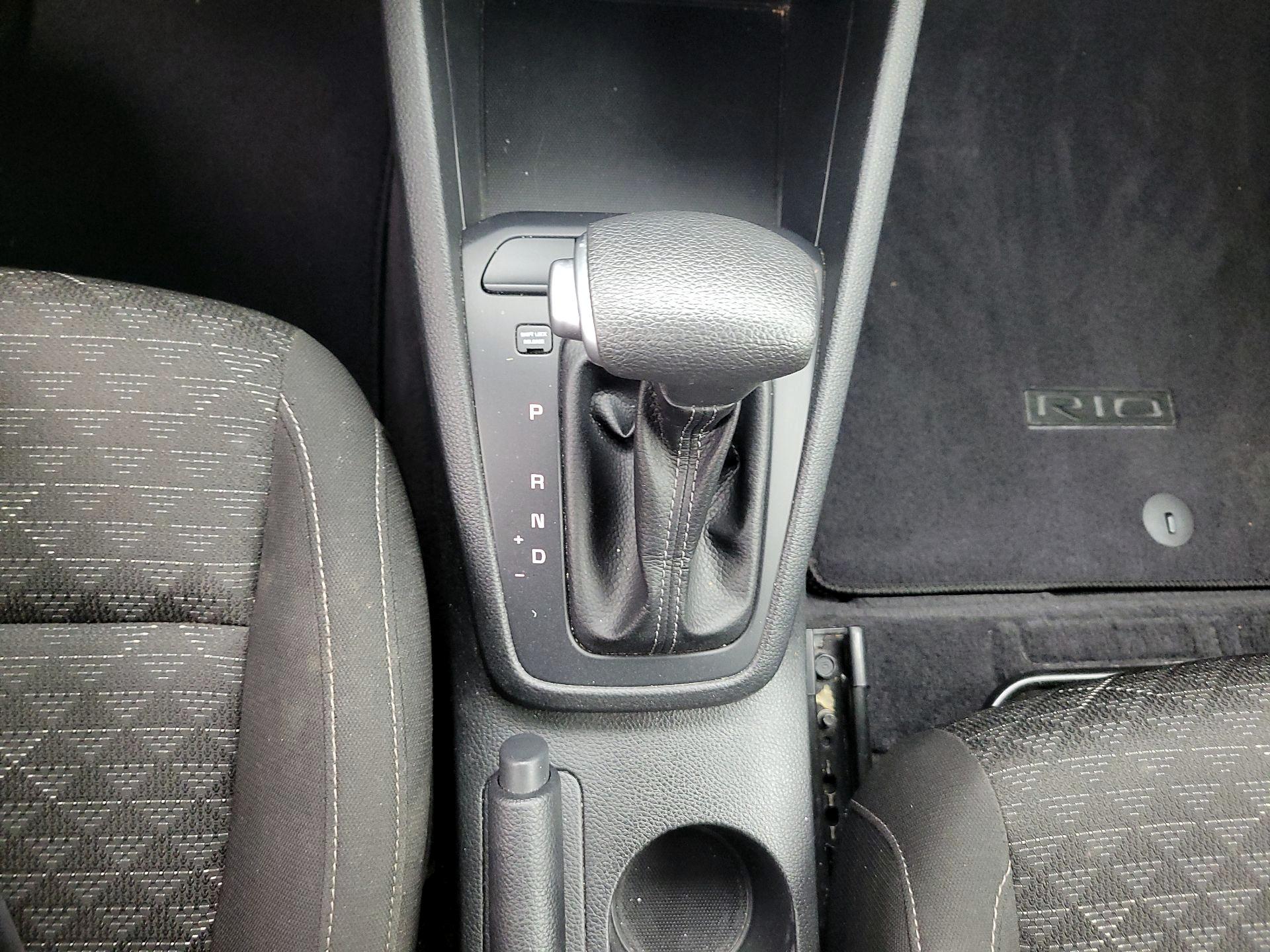 Thumbnail: 2021 Kia Rio - 17