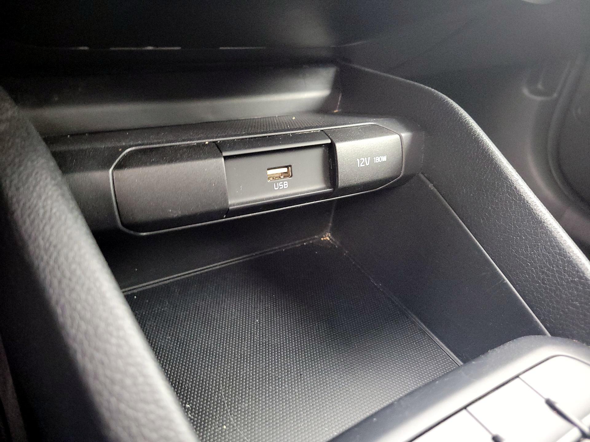 Thumbnail: 2021 Kia Rio - 18