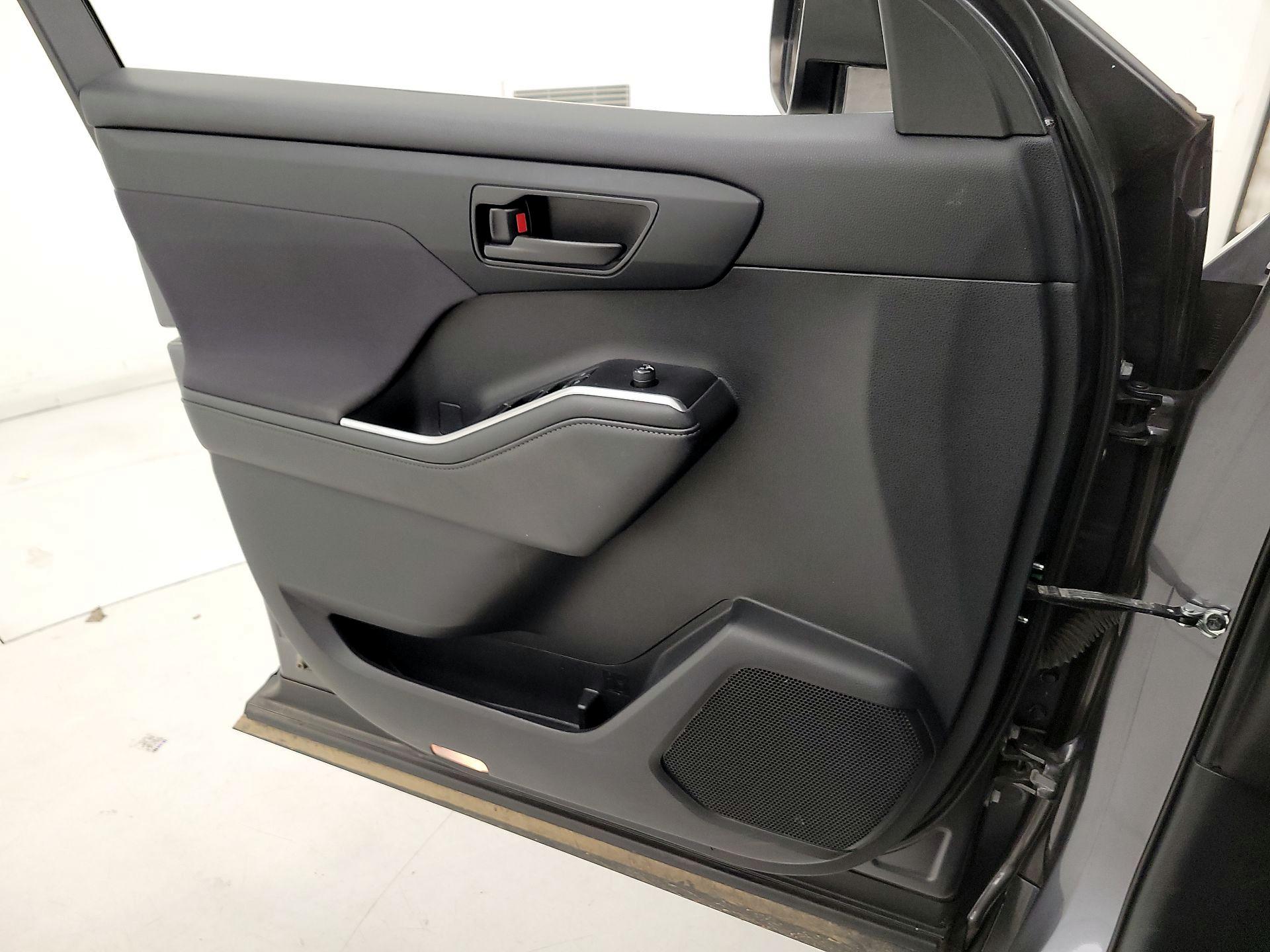 Thumbnail: 2021 Toyota Highlander - 12