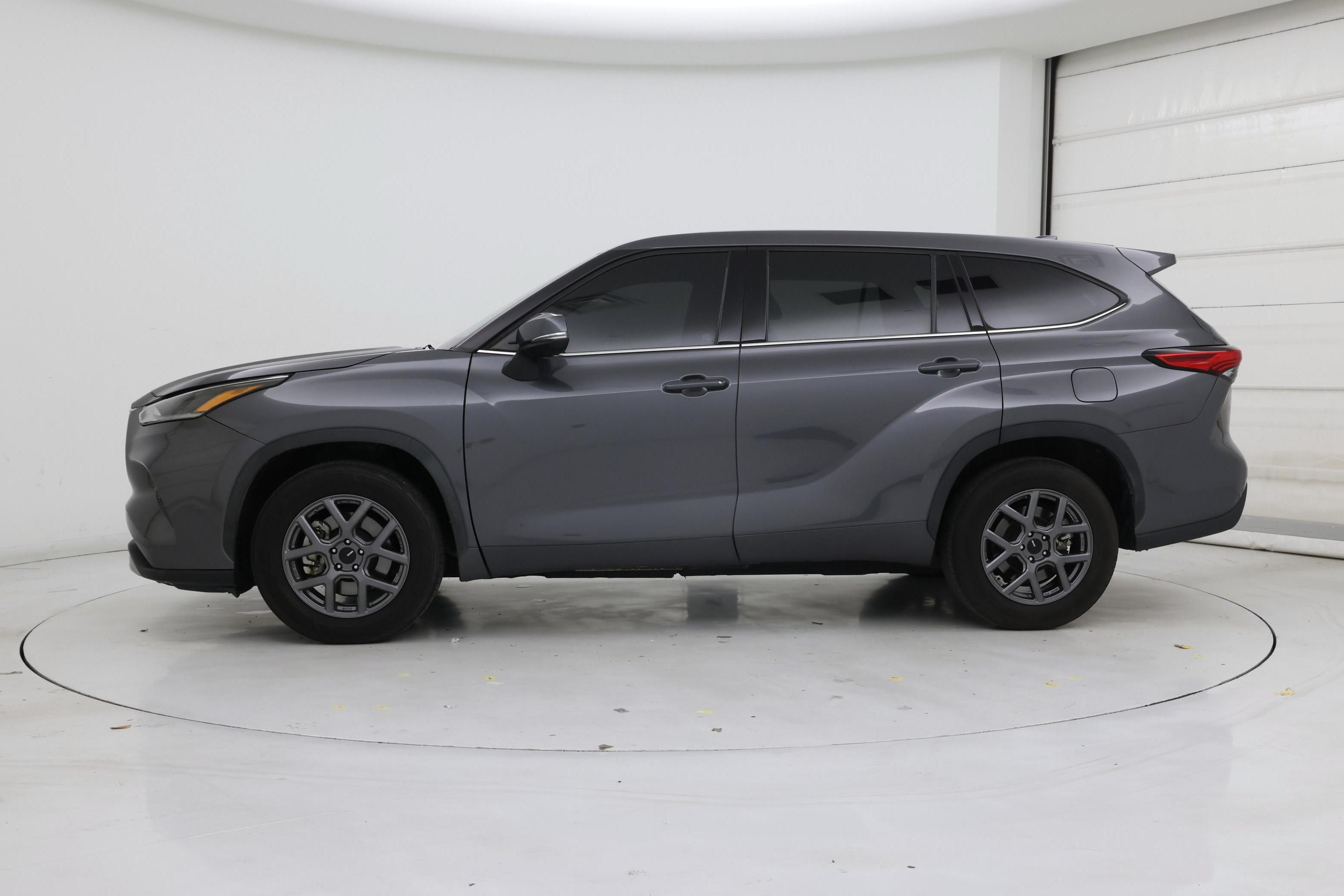 Thumbnail: 2021 Toyota Highlander - 3