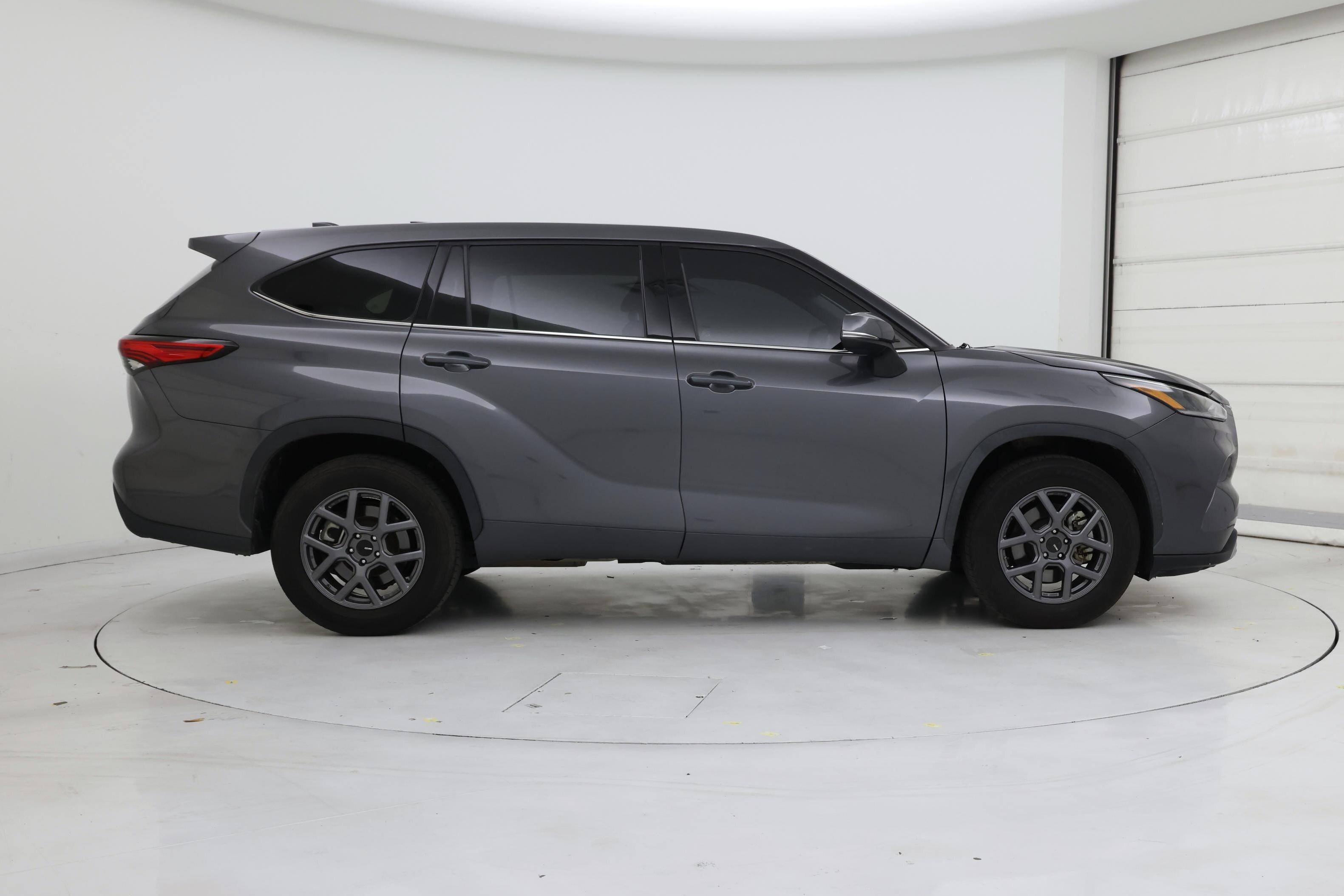 Thumbnail: 2021 Toyota Highlander - 7